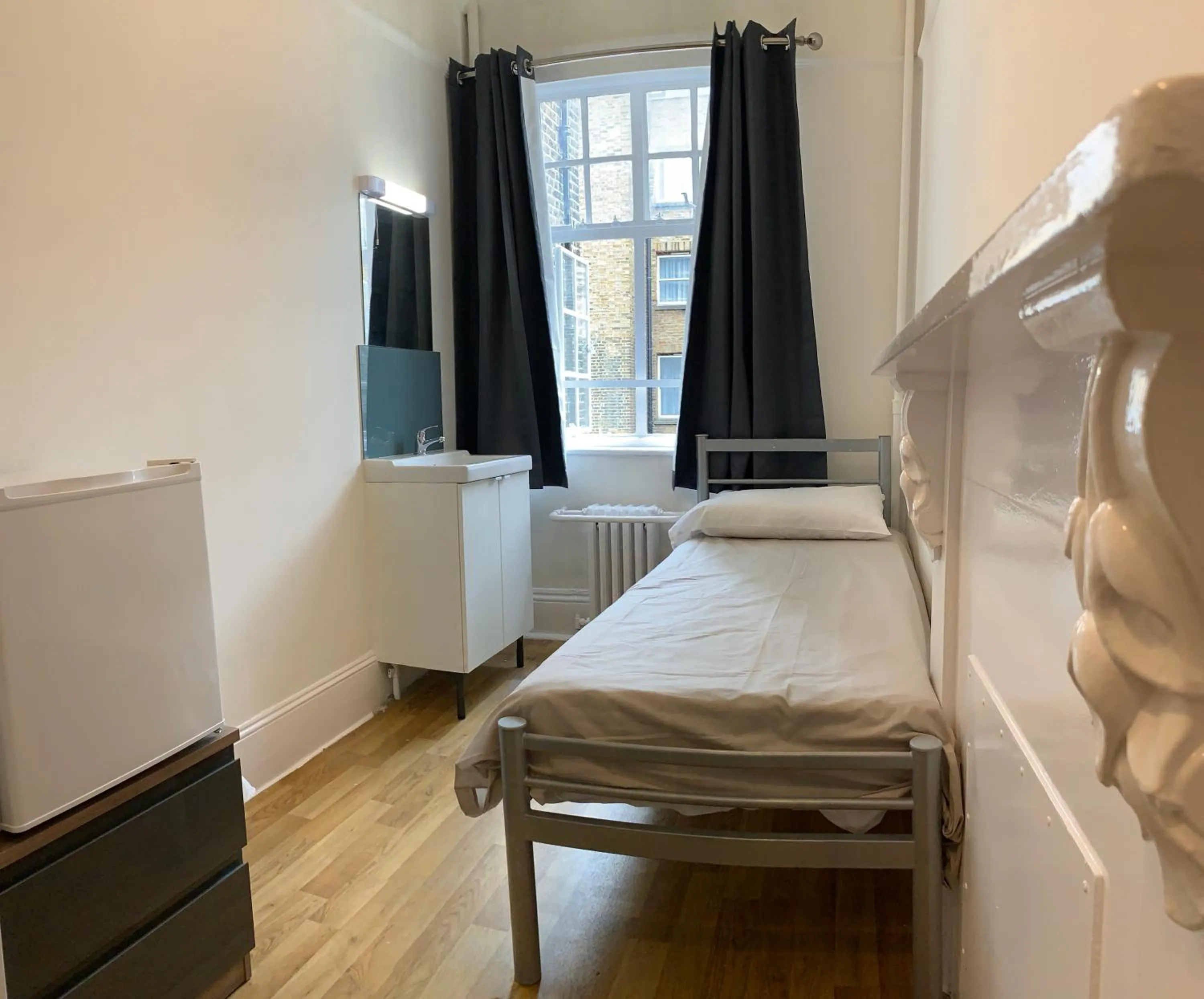 Bedroom, Bed in Sandeman-Allen Hostel (Bayswater)