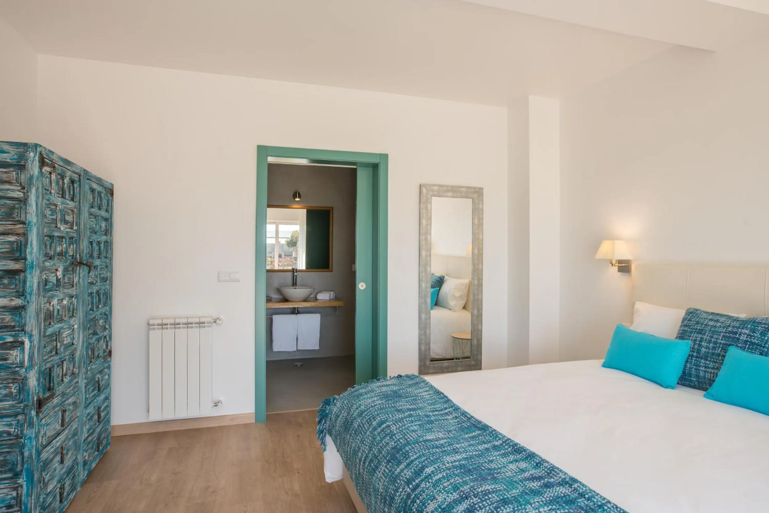 Photo of the whole room, Bed in Eco Soul Ericeira Guesthouse - Adults Only