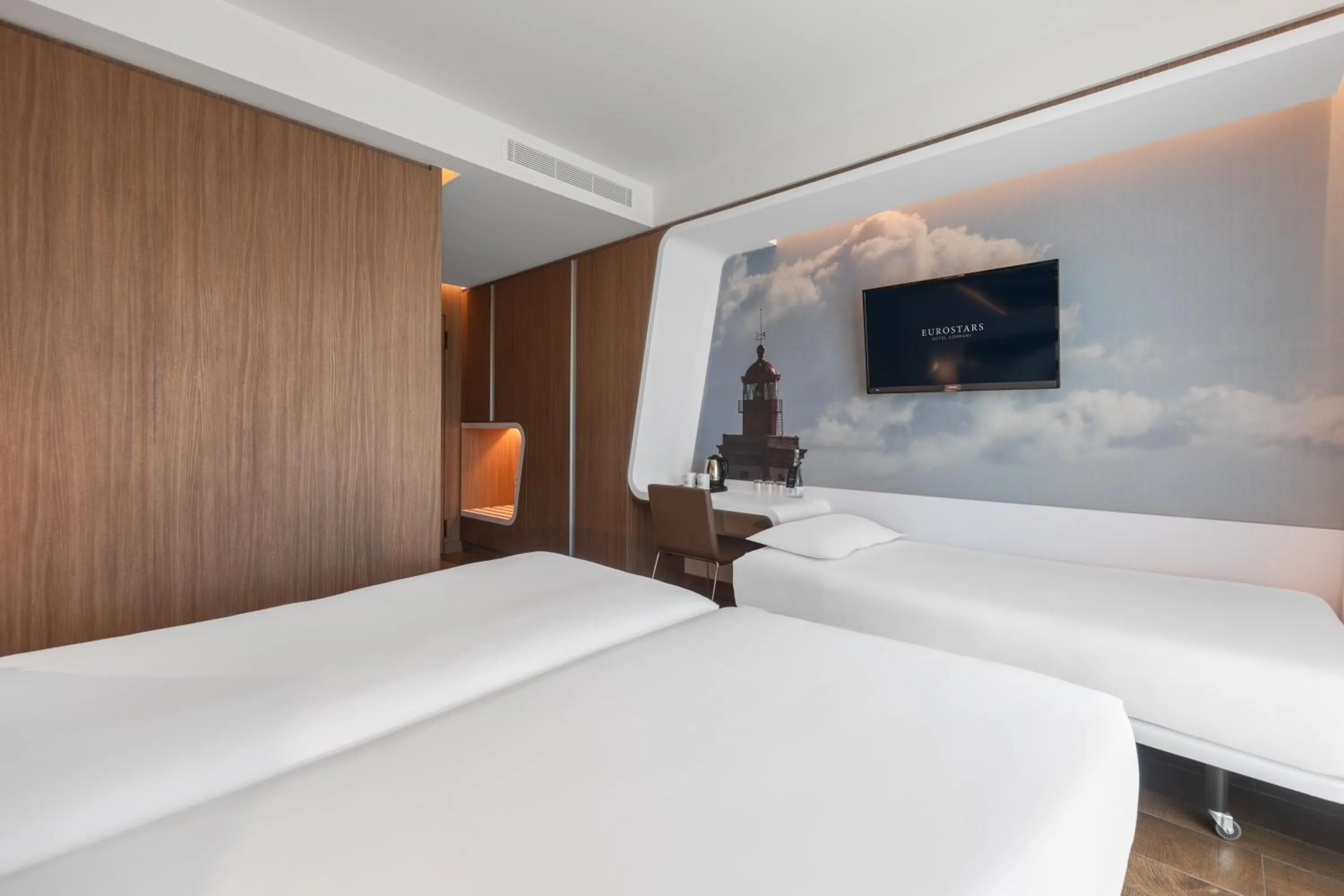 Bed in Eurostars Cascais