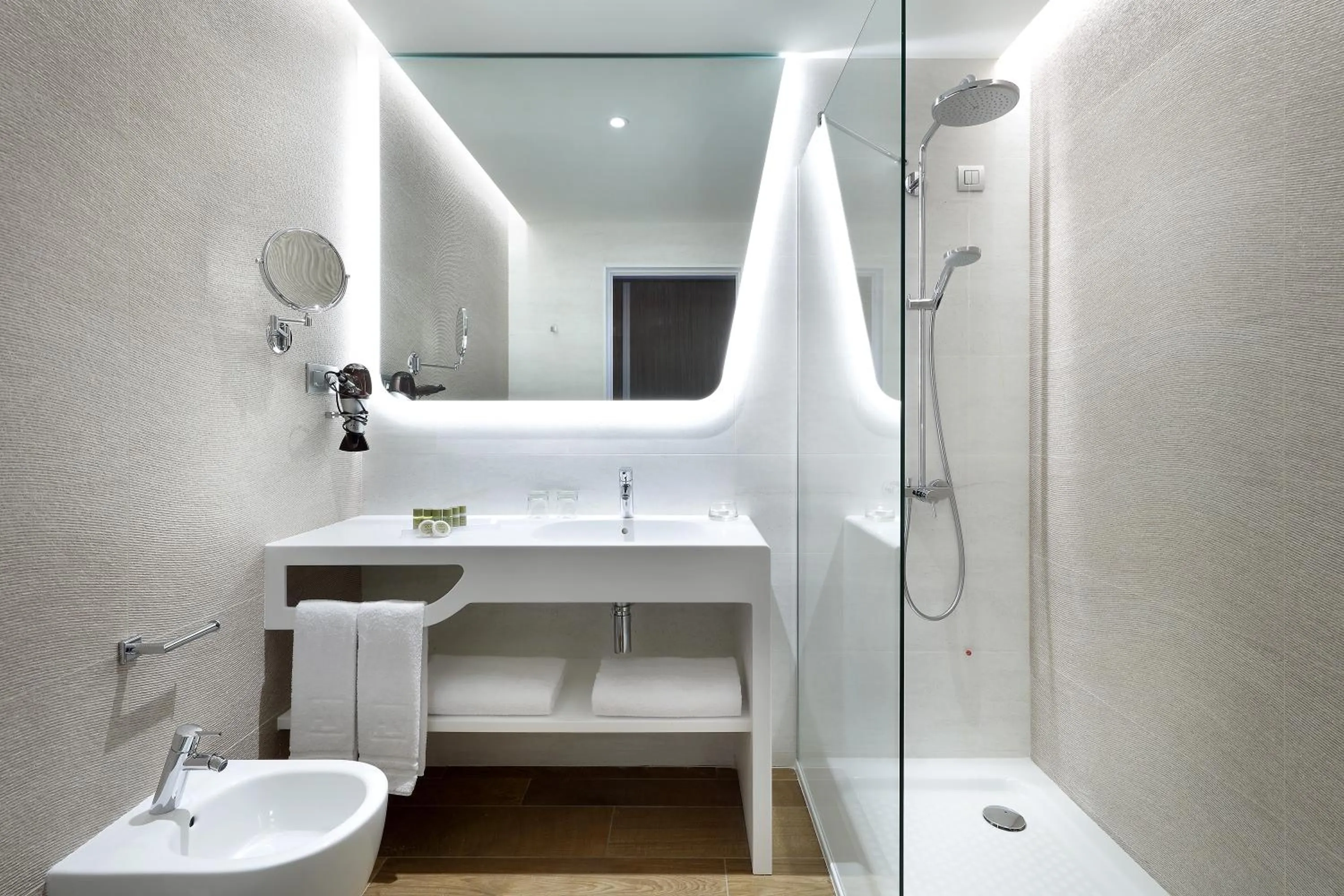 Toilet in Eurostars Cascais