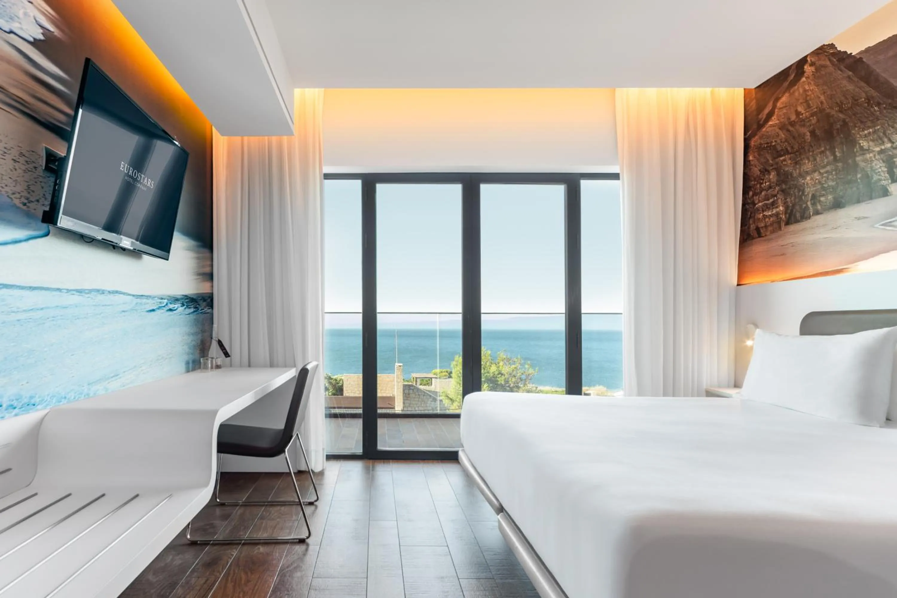 Bed in Eurostars Cascais