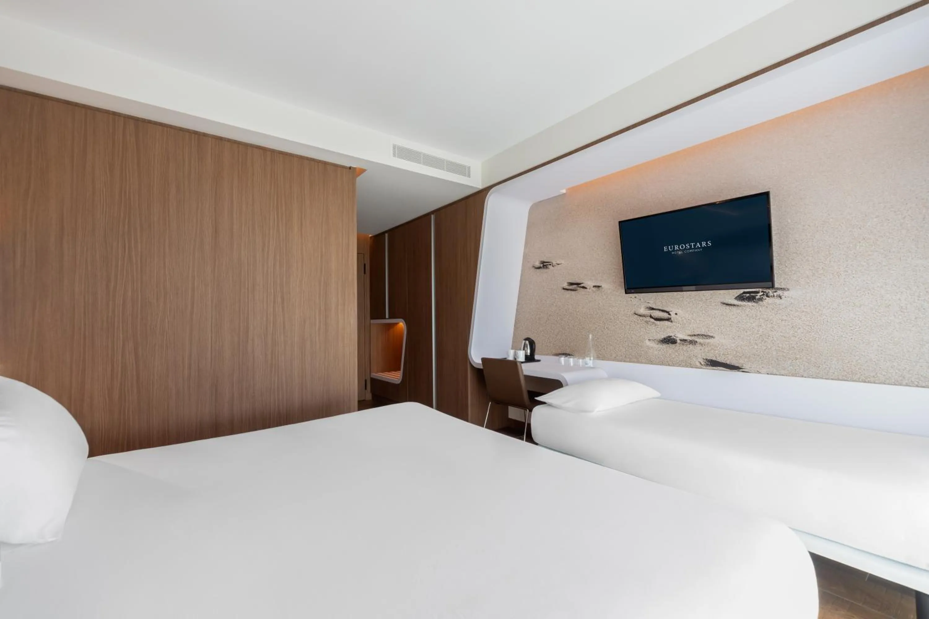 Bed in Eurostars Cascais