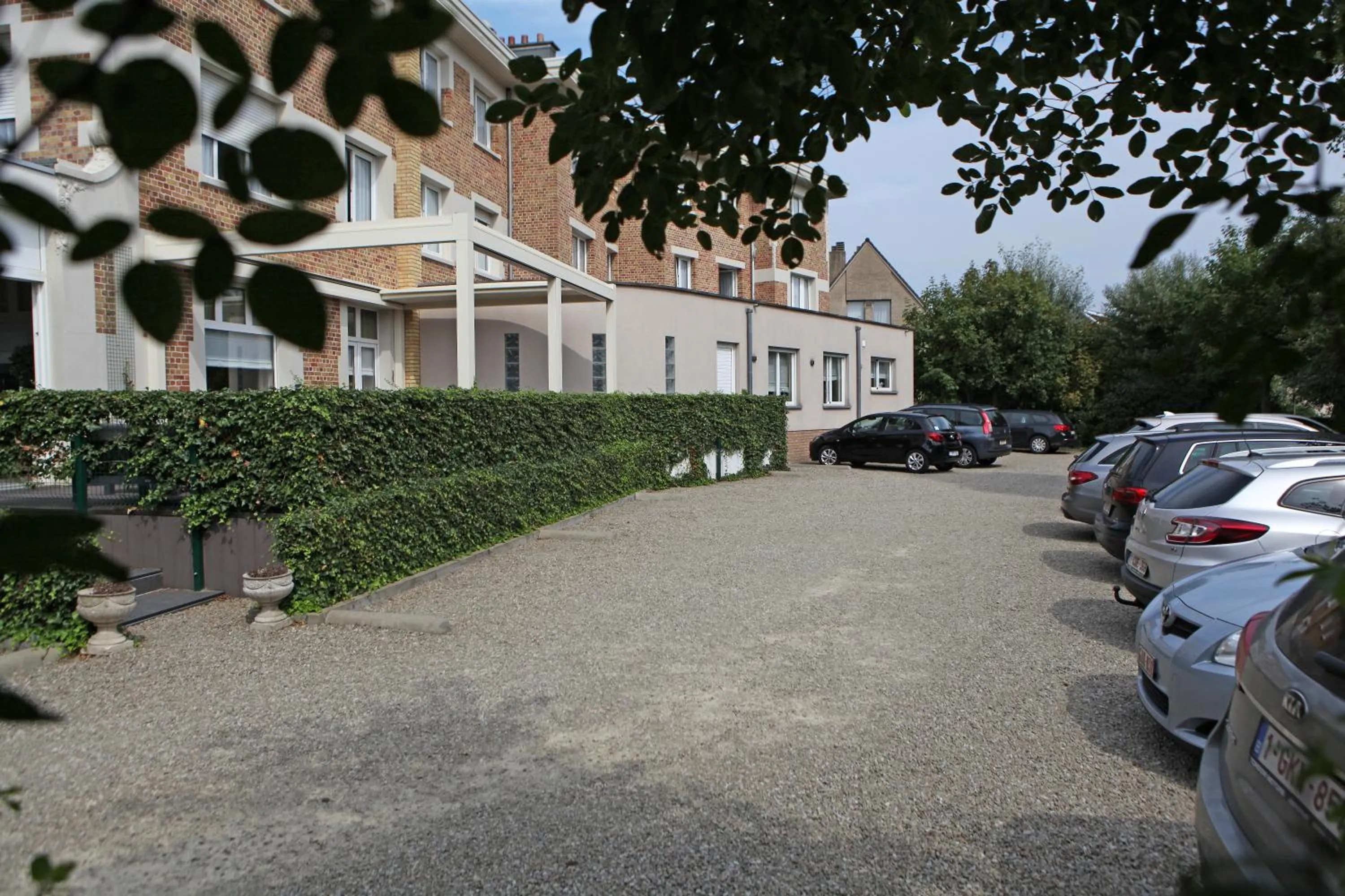 Parking in Ambassador Hotel