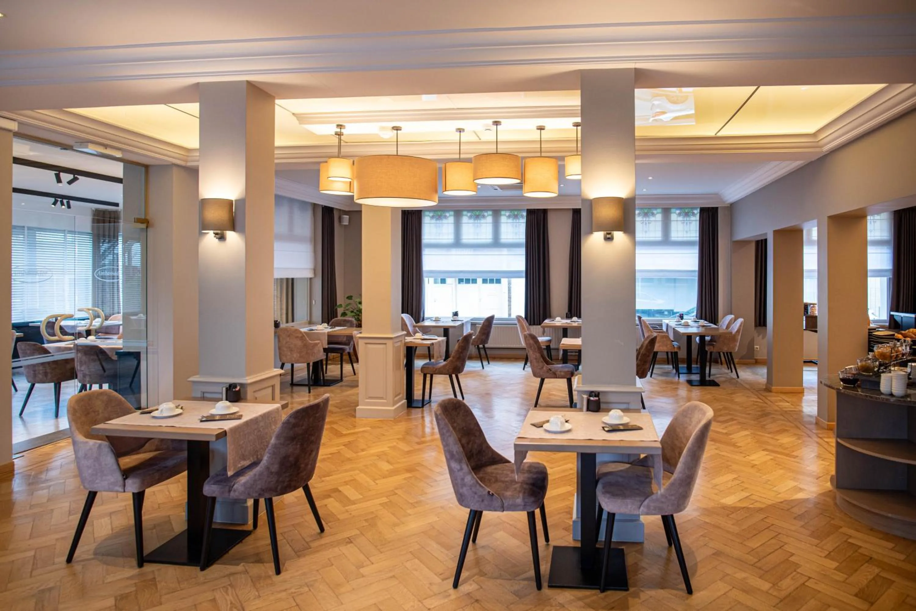 Restaurant/places to eat in Ambassador Hotel