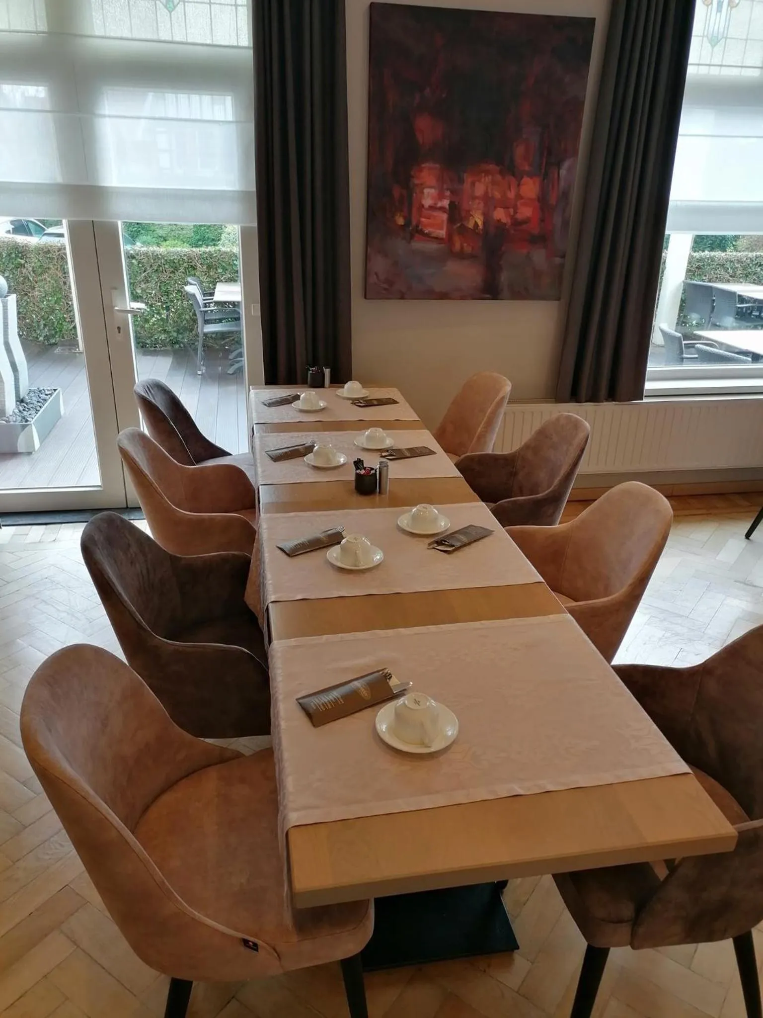 Restaurant/places to eat in Ambassador Hotel