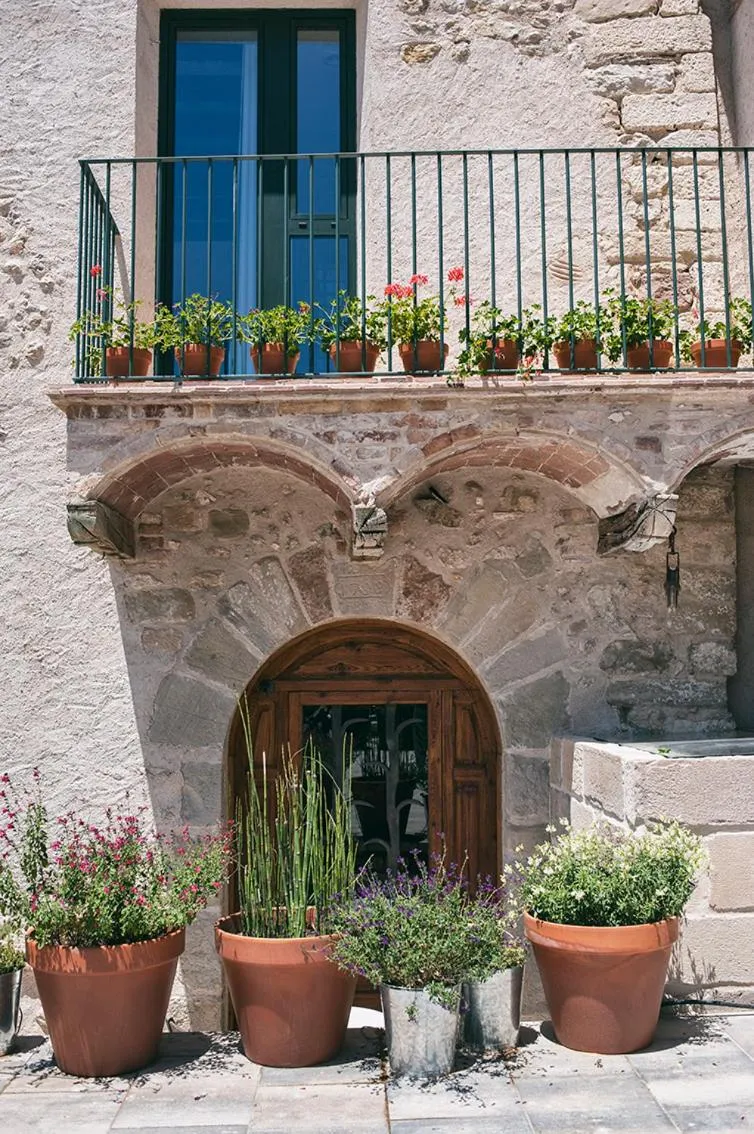 Facade/entrance in Can Alemany