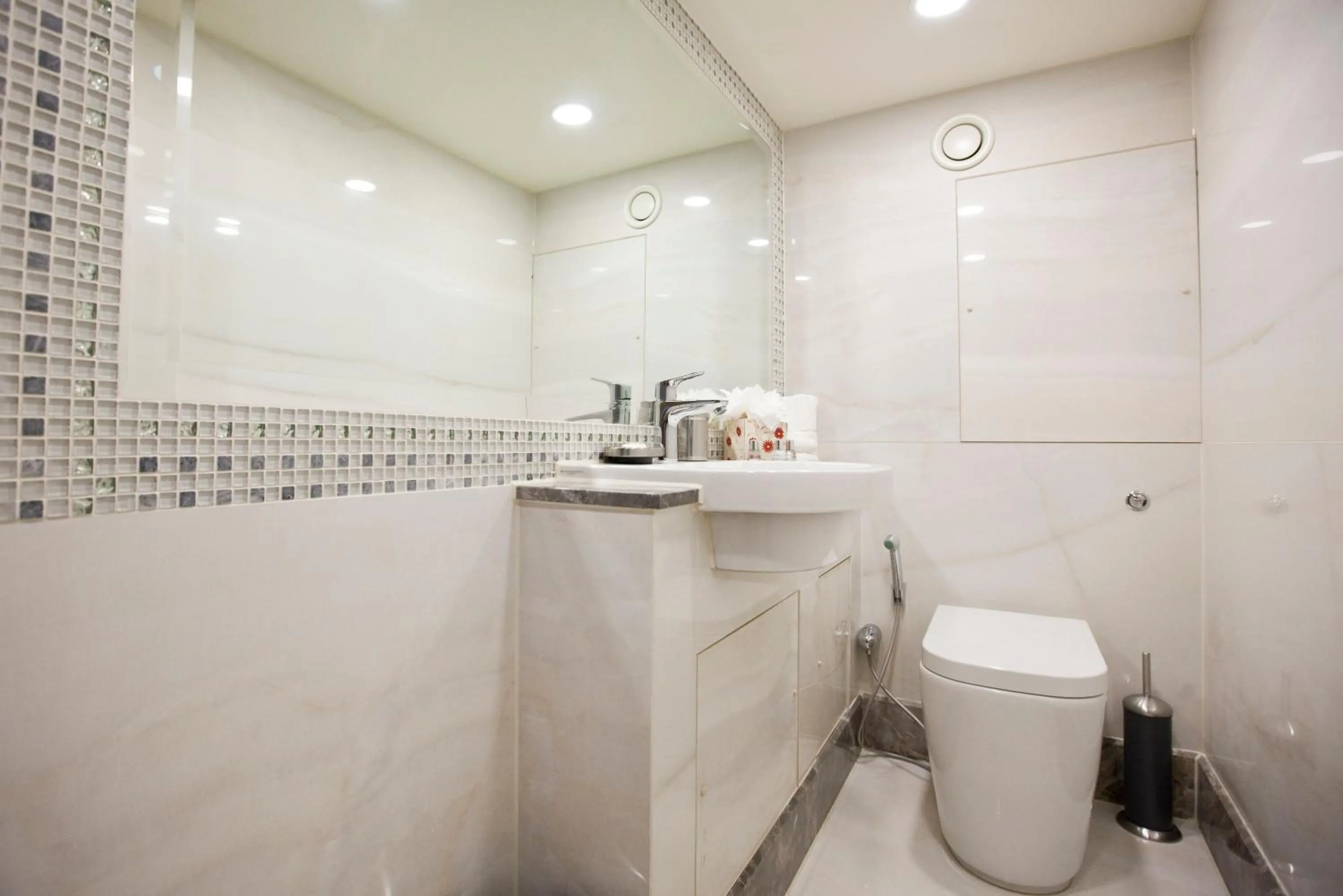 Toilet in Sanctum Belsize Road