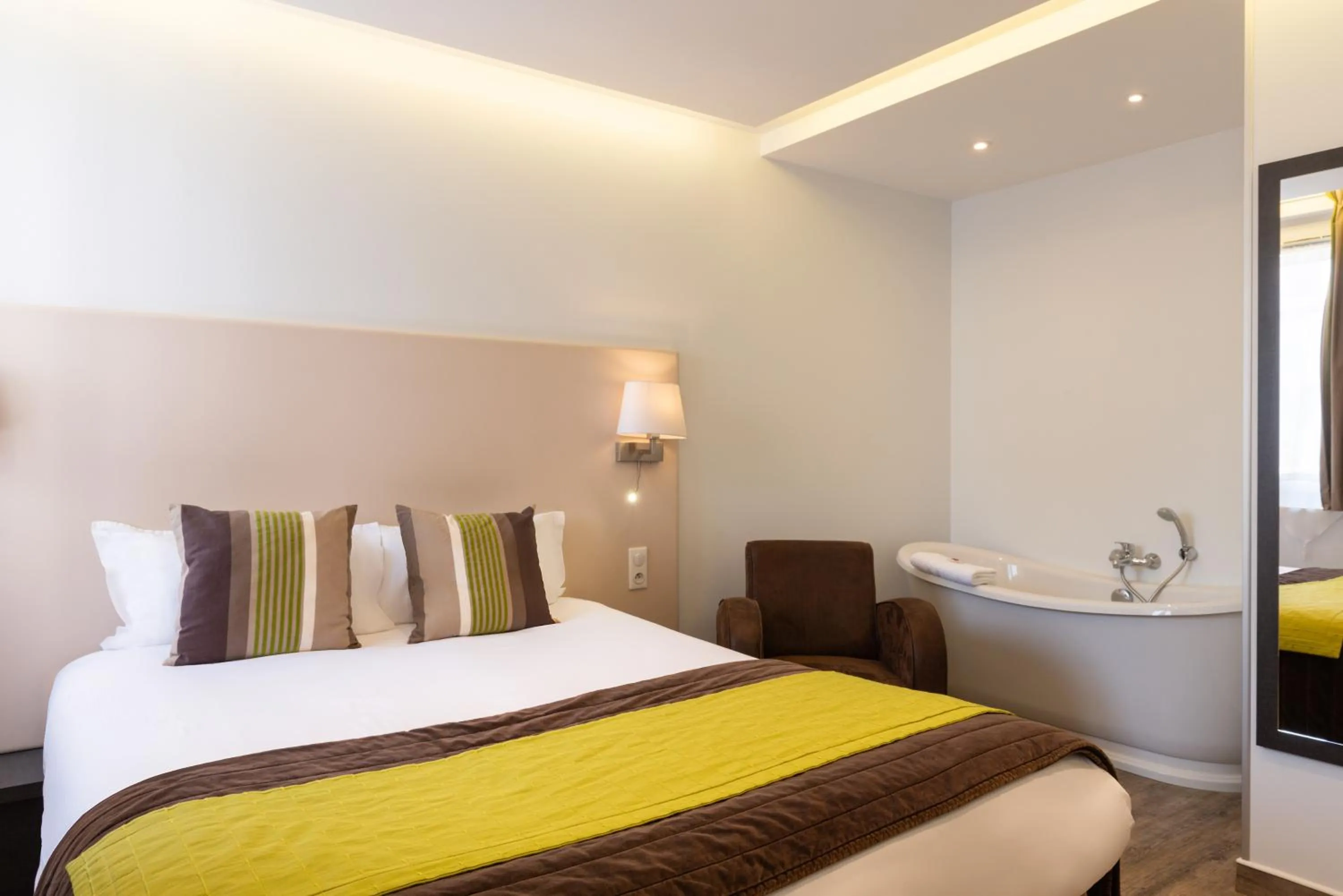 Photo of the whole room, Bed in Hôtel de la Plage