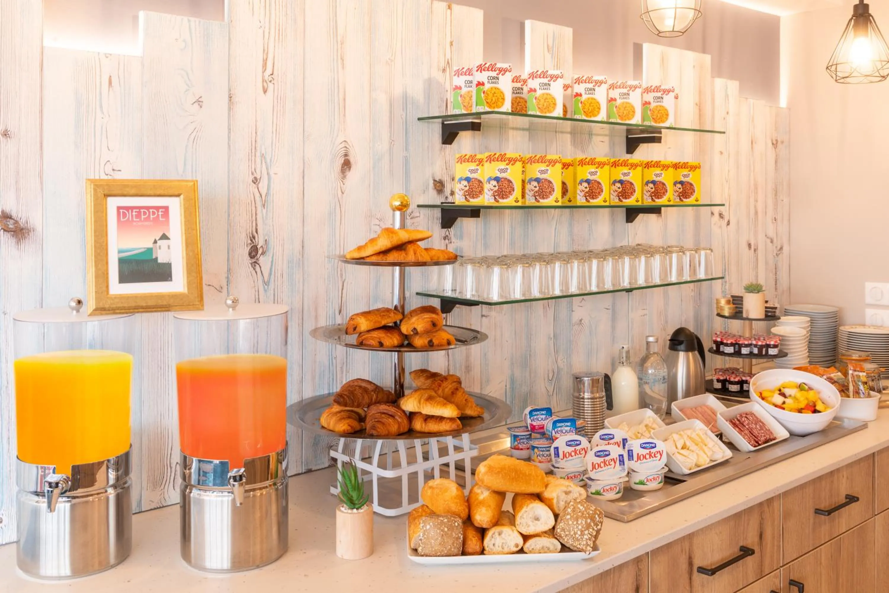 Buffet breakfast in Hôtel de la Plage