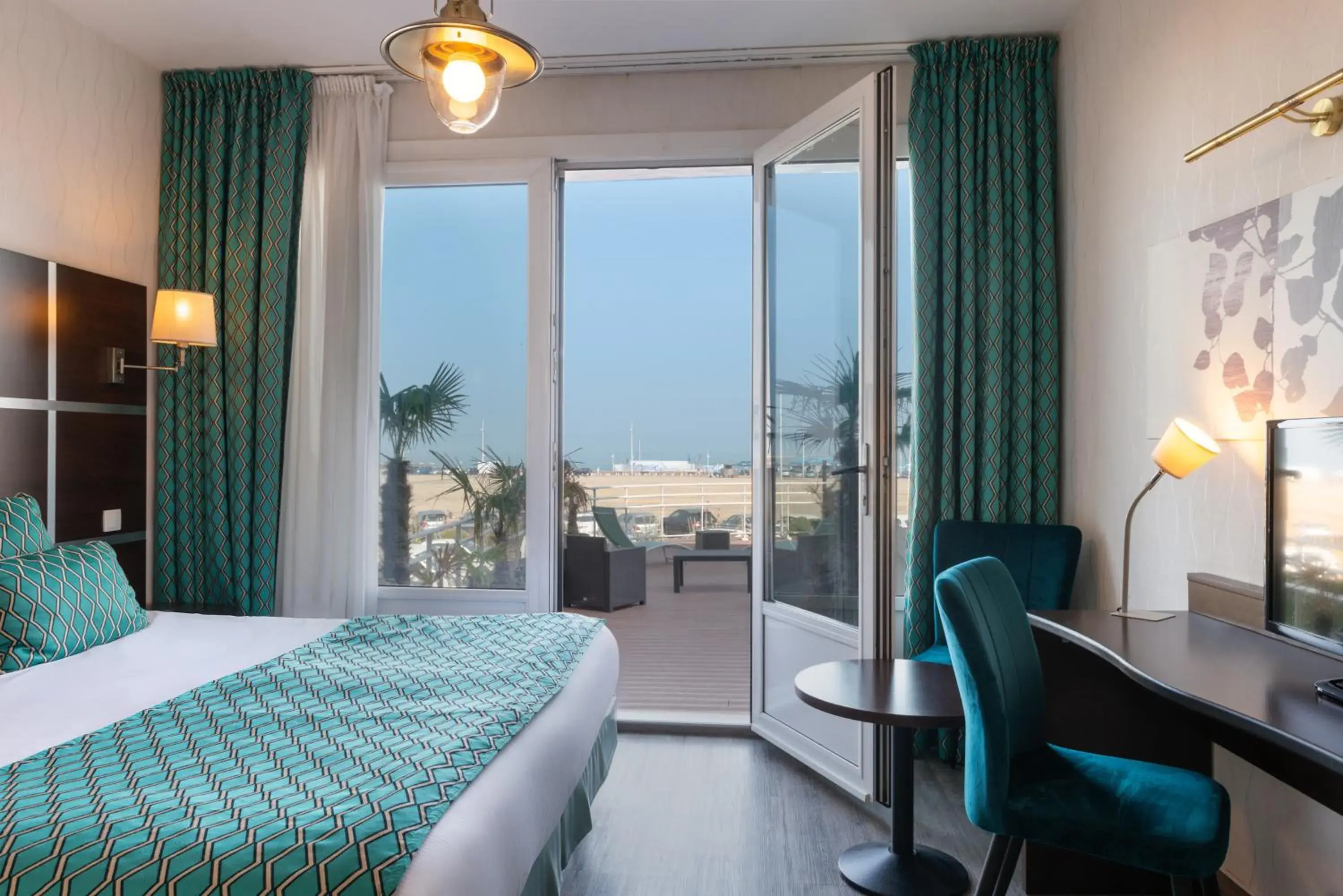 Superior Double Room with Terrace and Sea view in Hôtel de la Plage Superior Double Room with Terrace and Sea view in Hôtel de la Plage