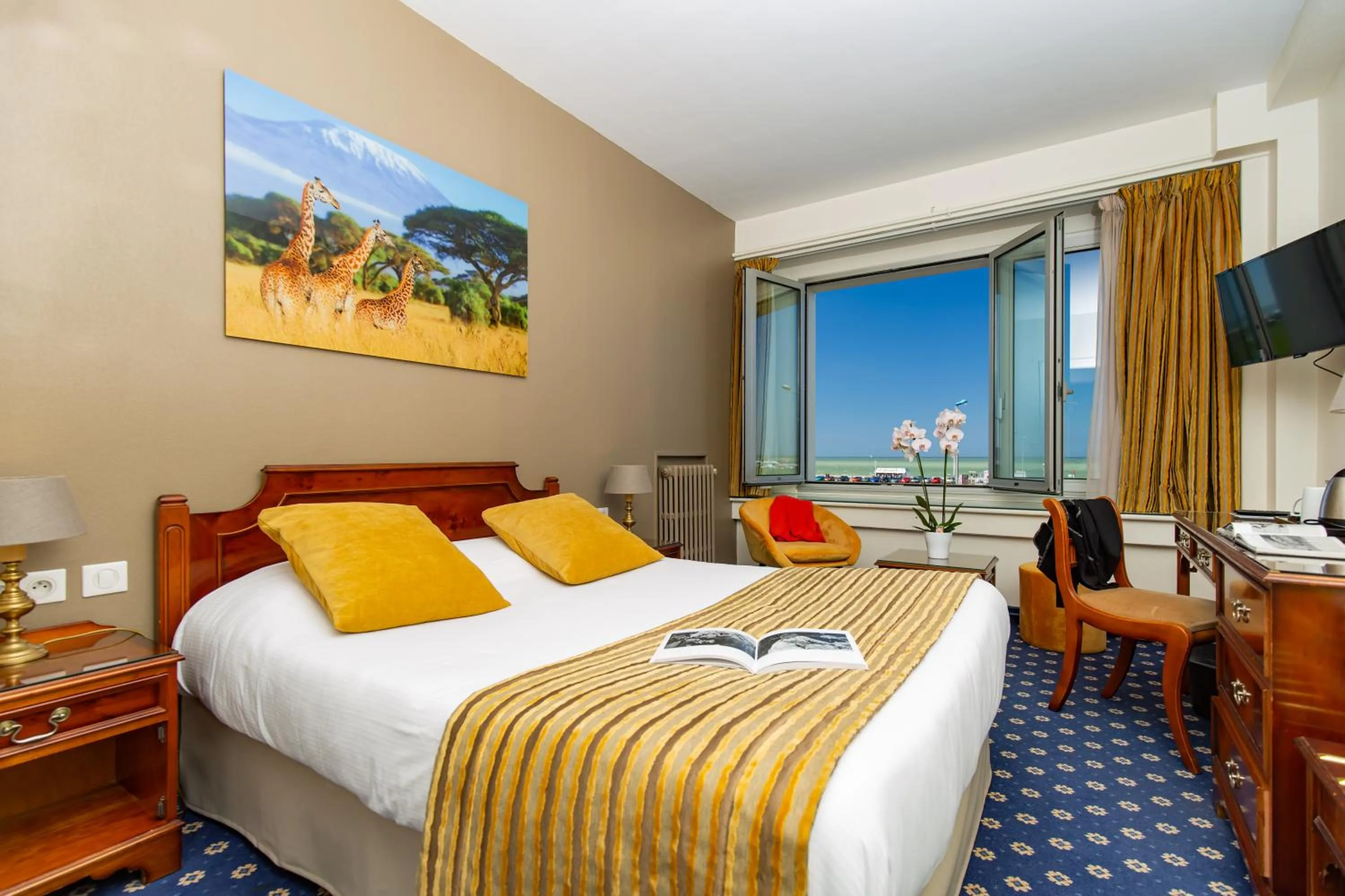 Property building, Bed in Hotel Aguado