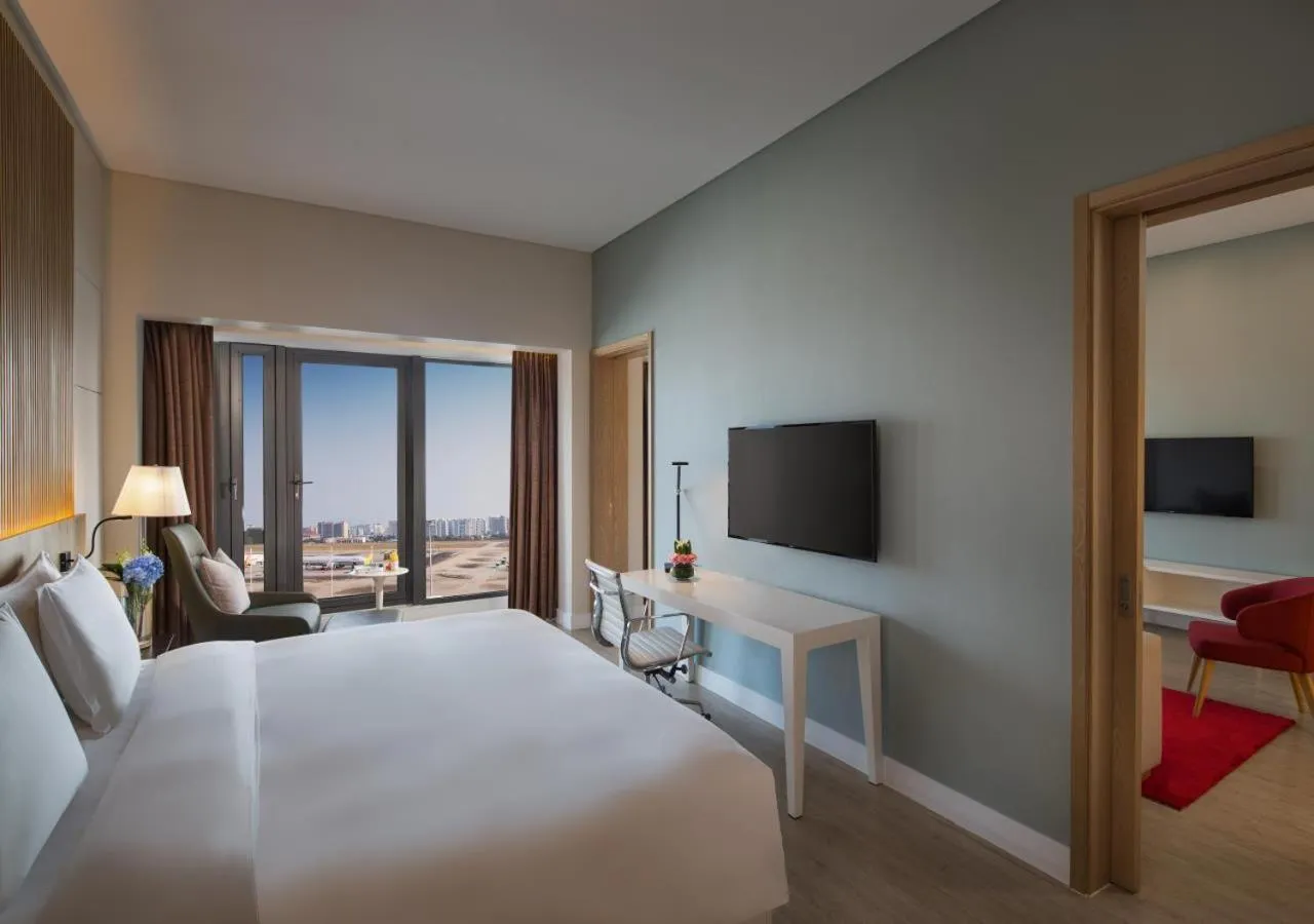 Bedroom, Bed in Sanya Phoenix Airport Hotel