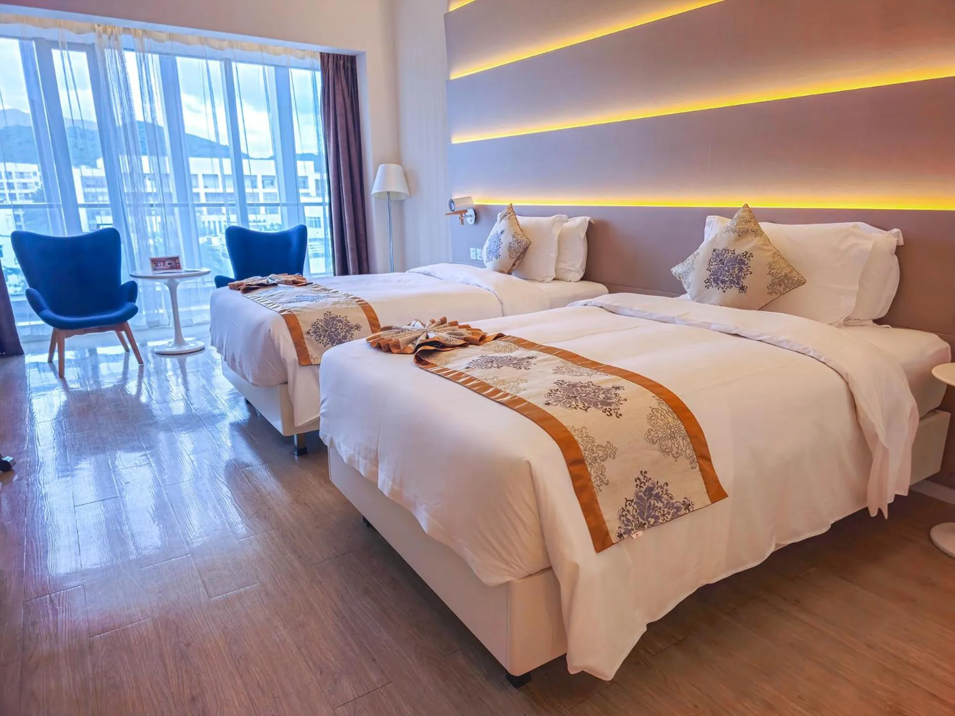 Bed in Sanya Phoenix Airport Hotel