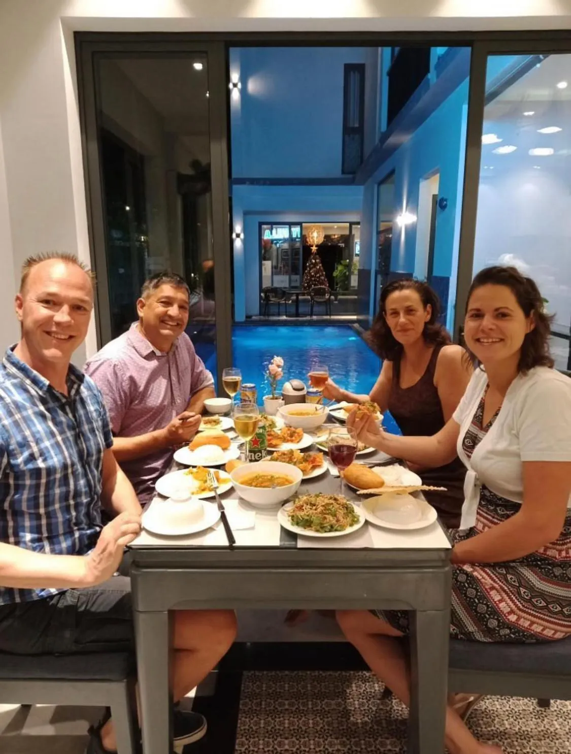 Restaurant/places to eat in Ivy Villa