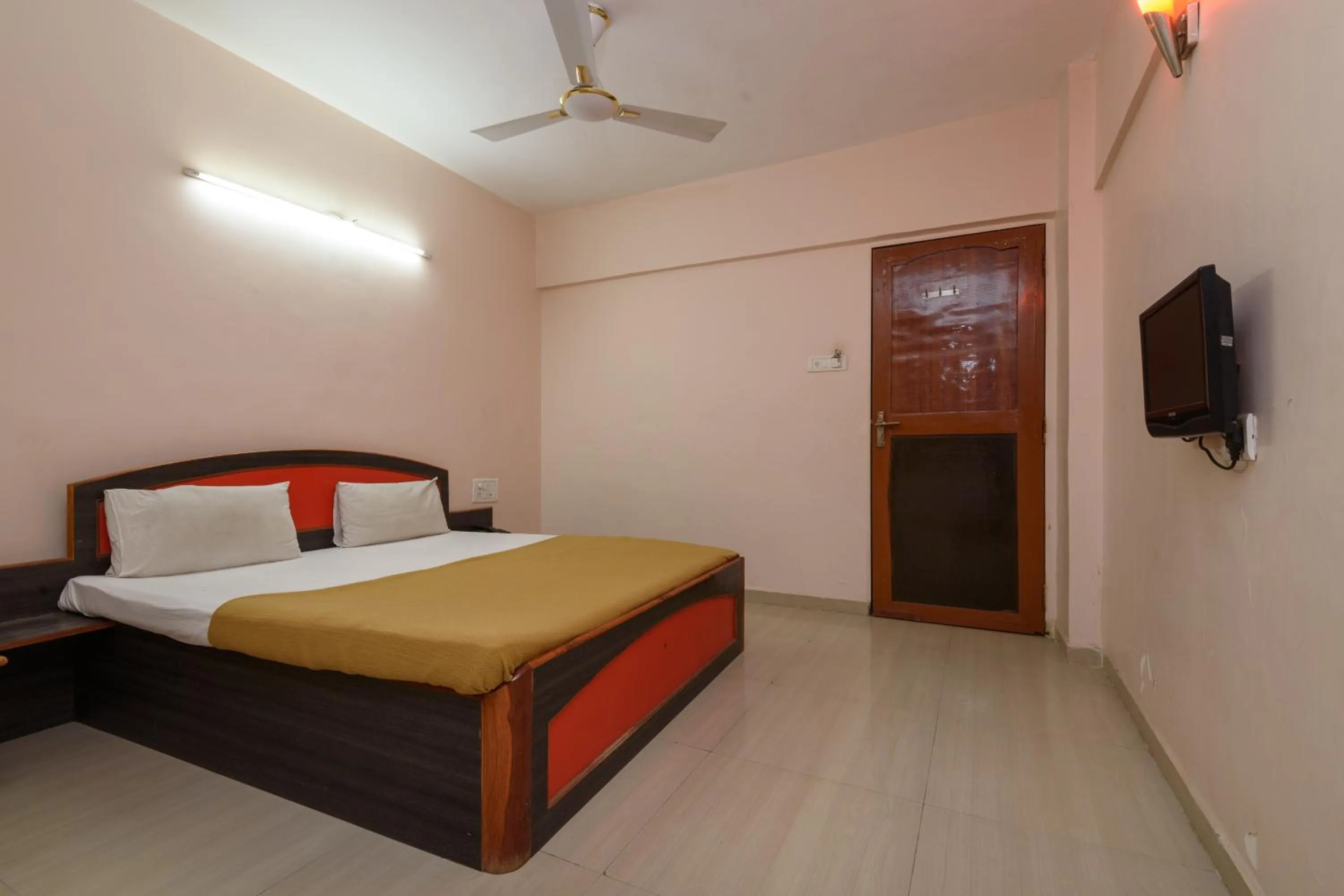 Bedroom, Bed in Hotel Sai Shraddha
