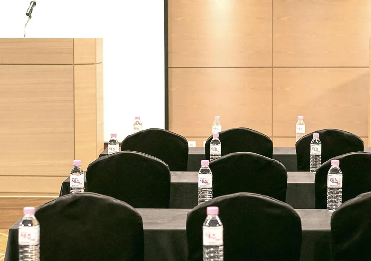 Business facilities in Hotel bridge Seogwipo