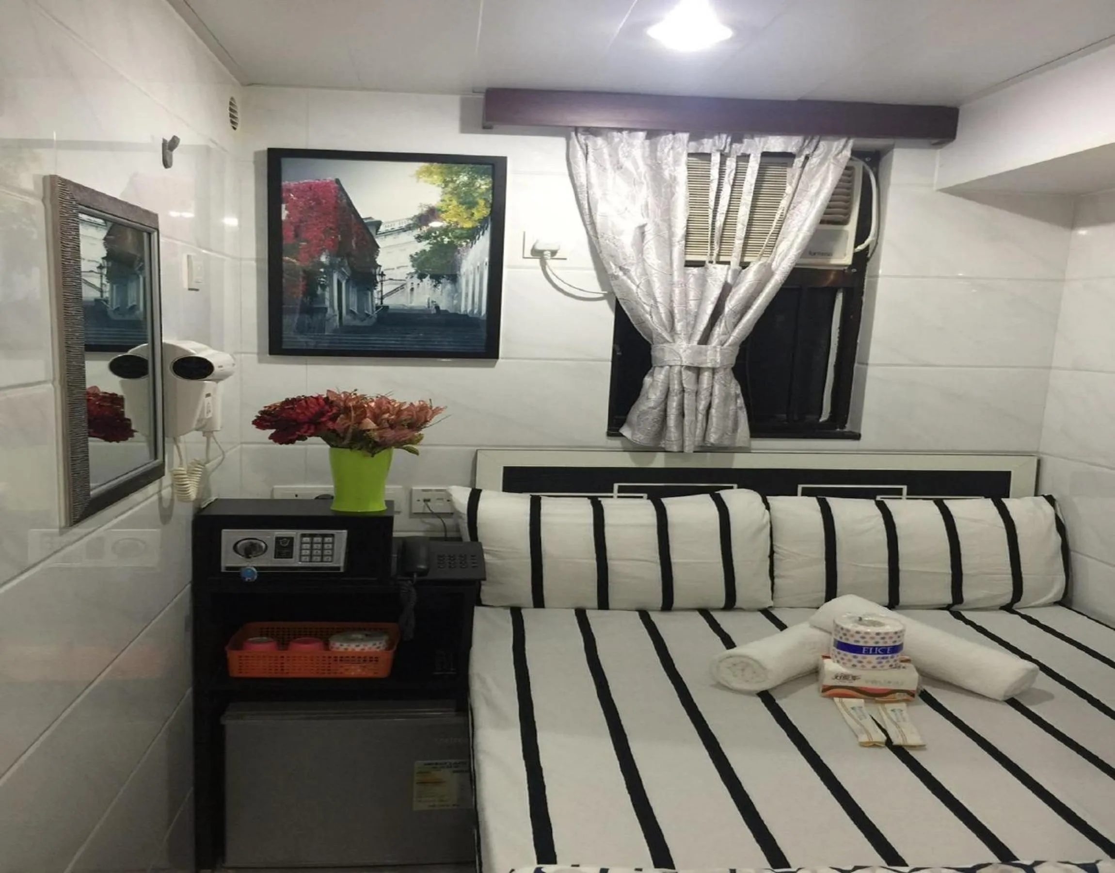 Decorative detail, Bed in Skystar Hostel