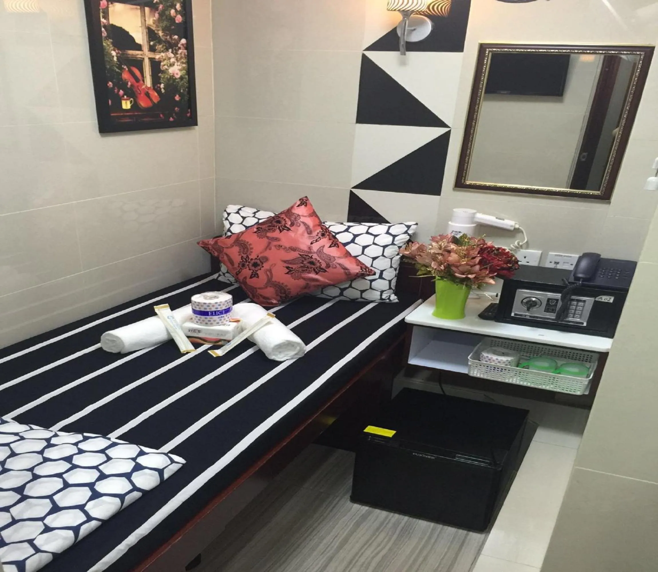 Decorative detail, Bed in Skystar Hostel