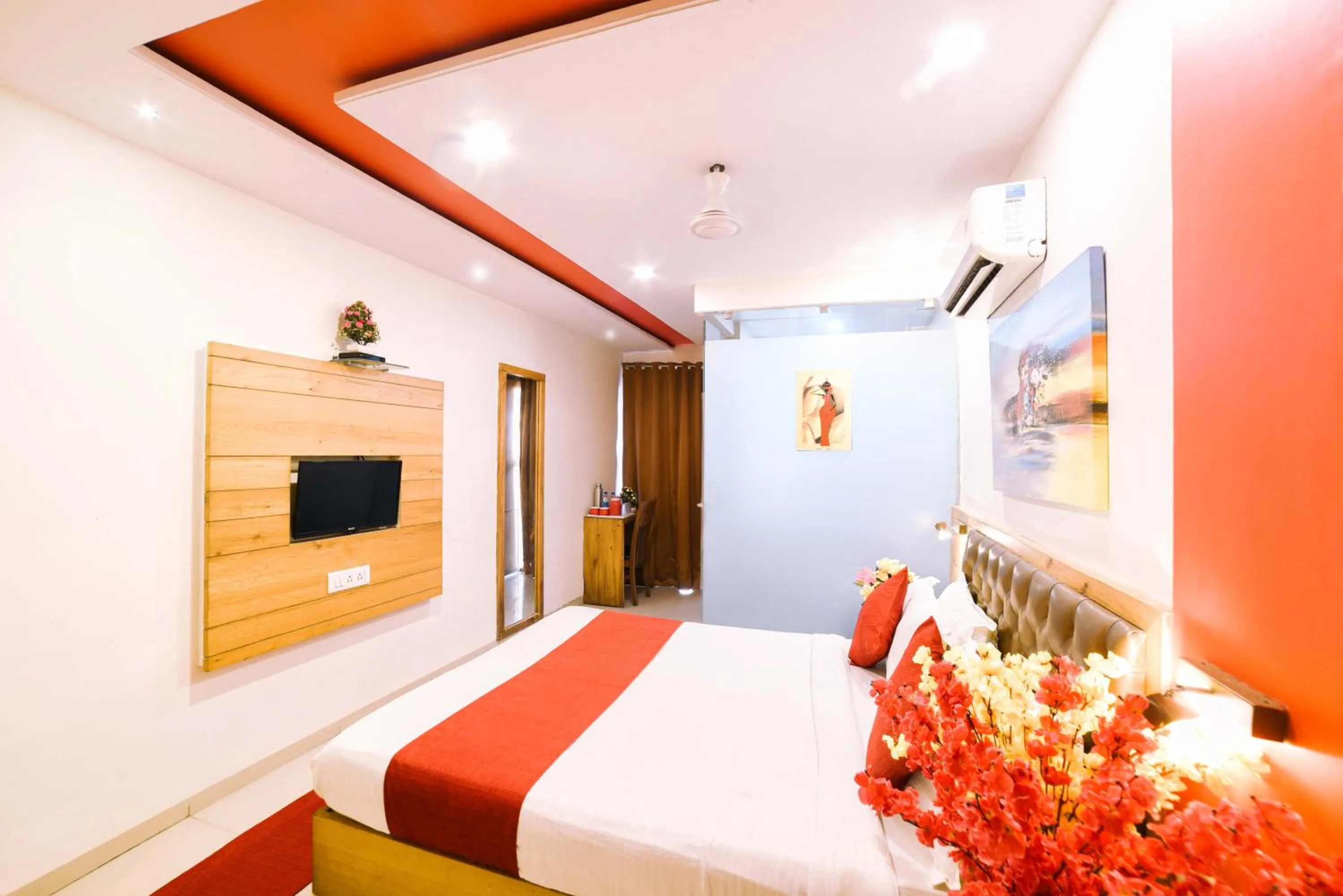 Bedroom, Bed in Hotel Grandeur-Near Mumbai International Airport