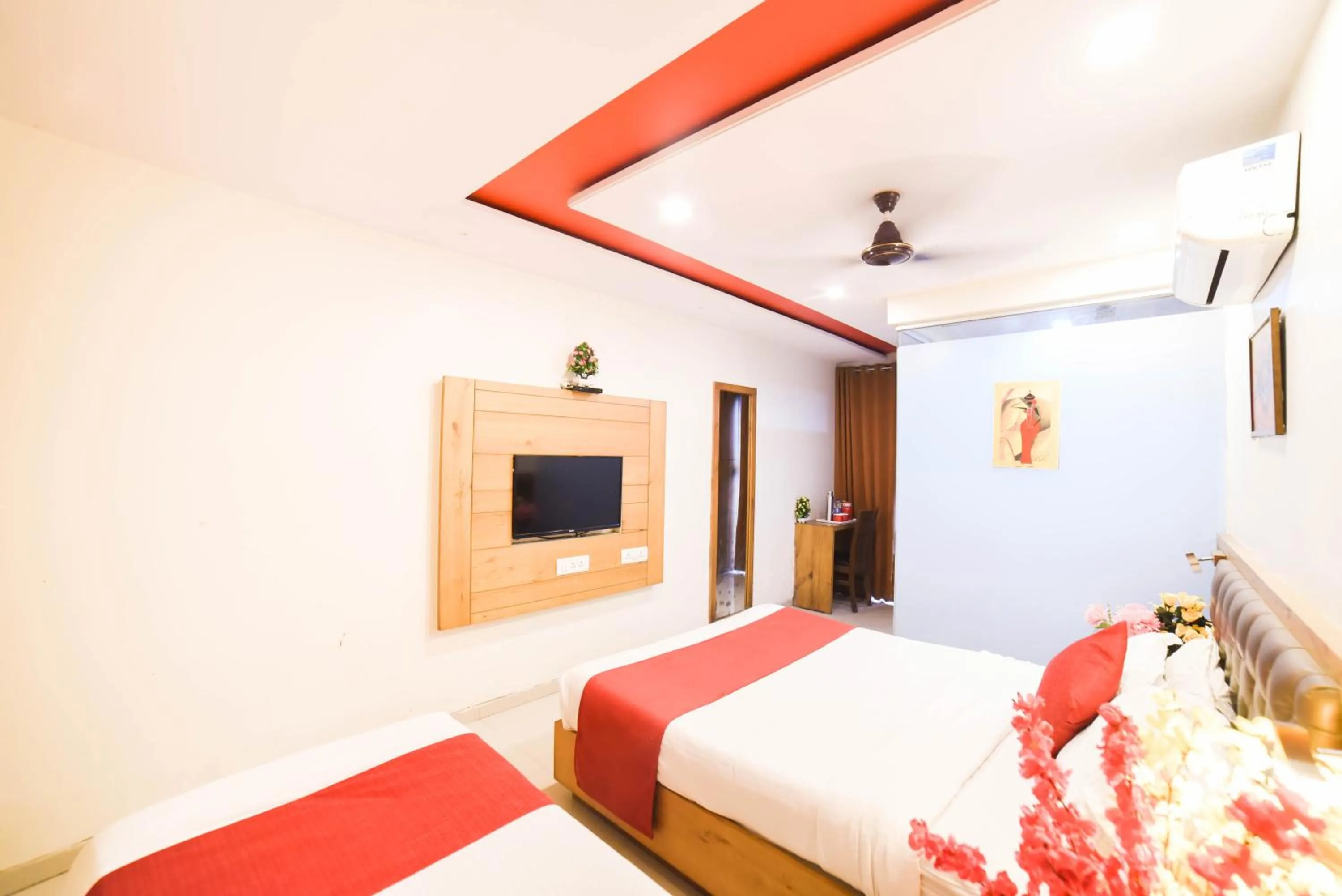 Photo of the whole room, Bed in Hotel Grandeur-Near Mumbai International Airport