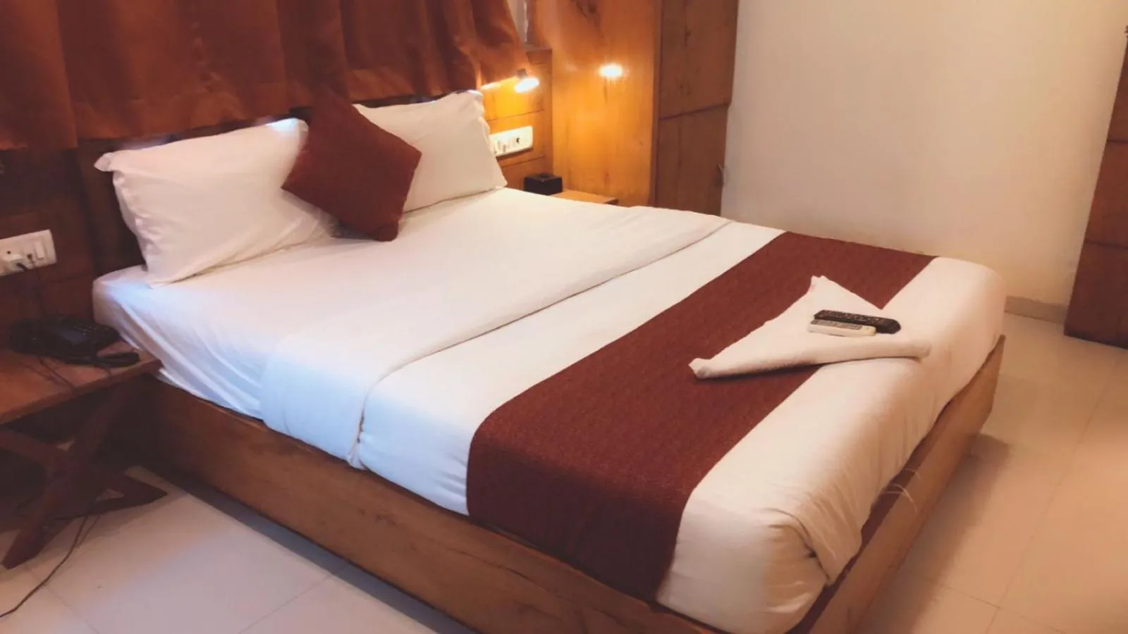 Bed in Hotel Grandeur-Near Mumbai International Airport