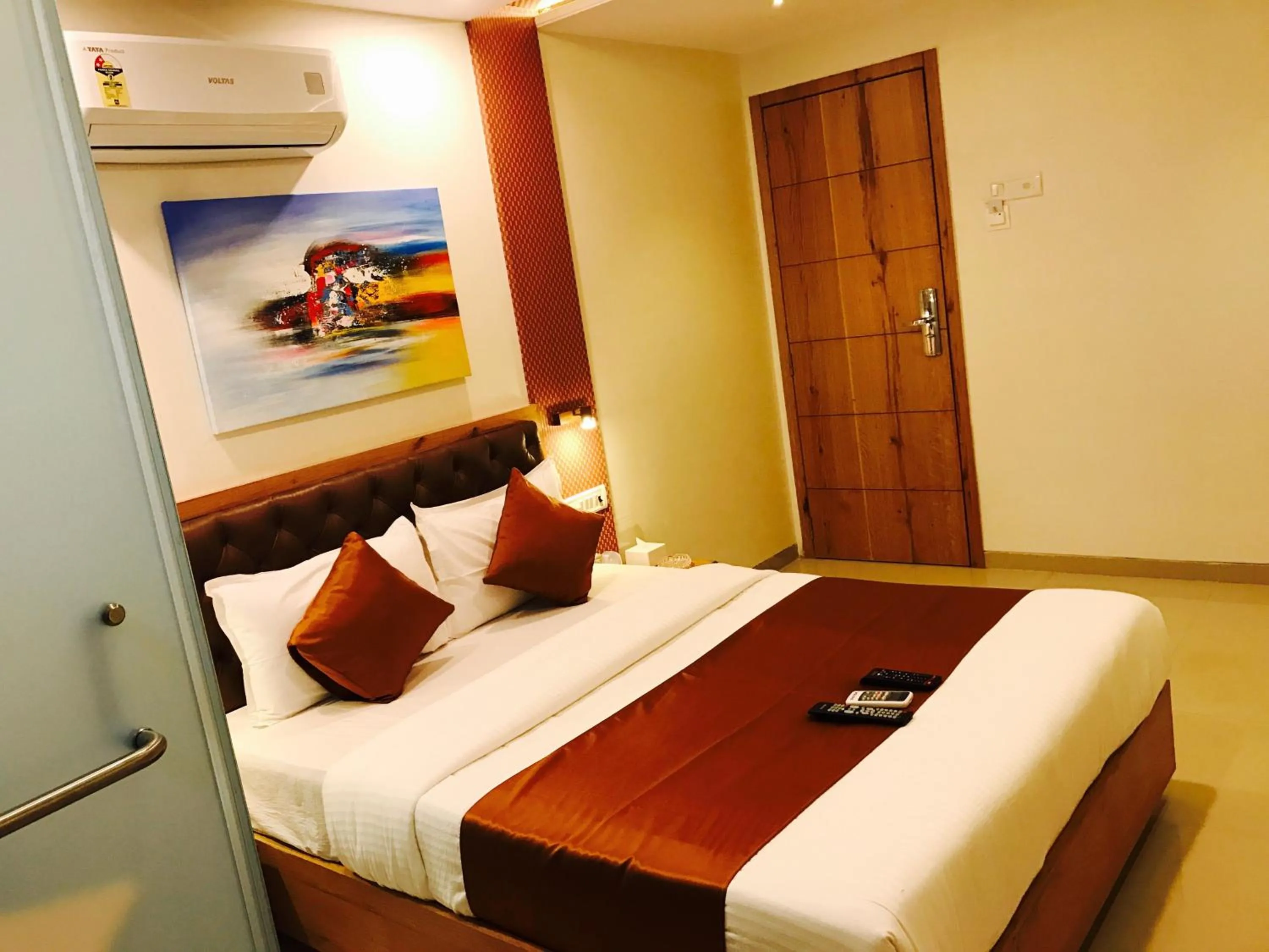Bedroom, Bed in Hotel Grandeur-Near Mumbai International Airport