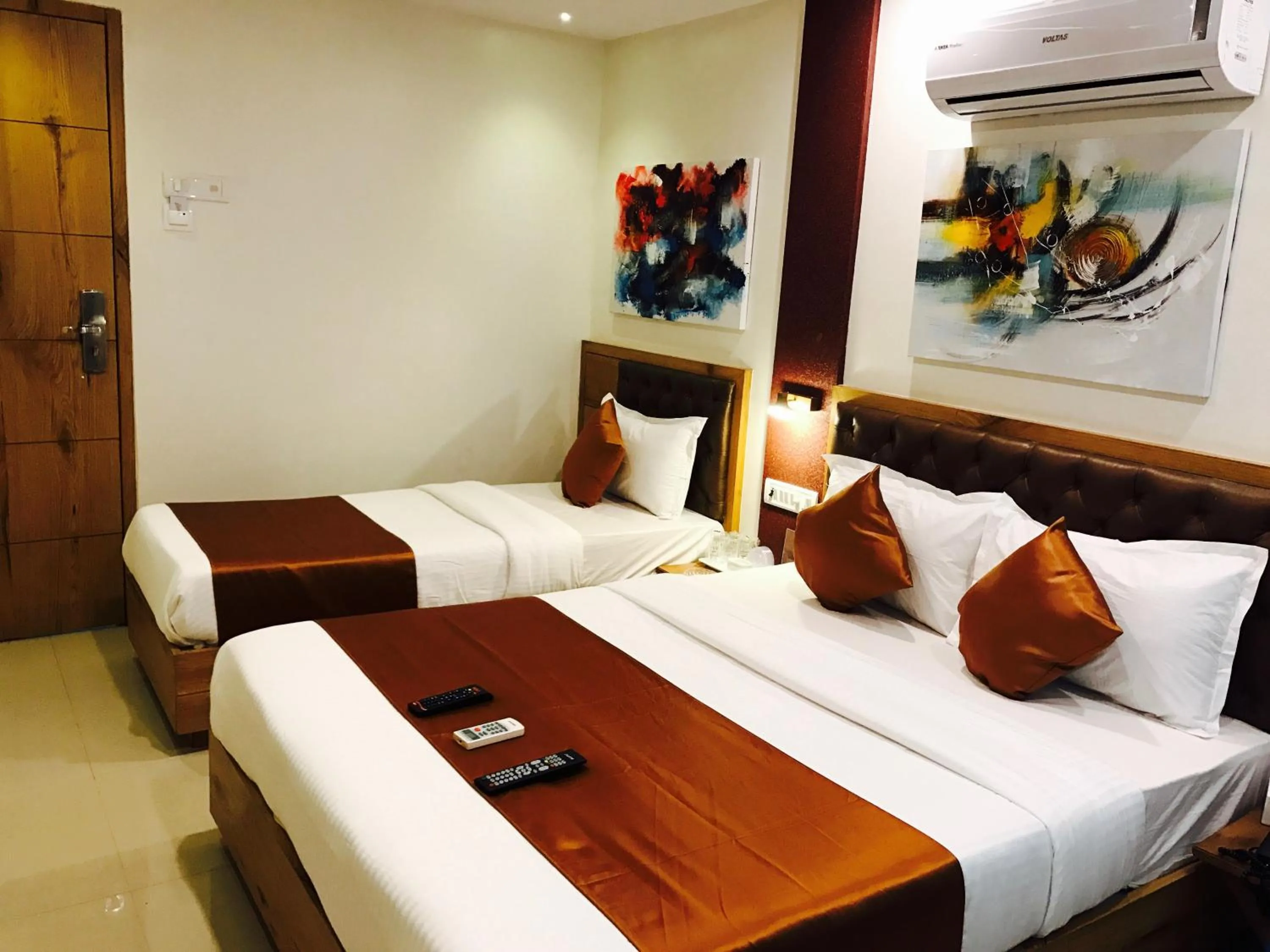 Bedroom, Bed in Hotel Grandeur-Near Mumbai International Airport