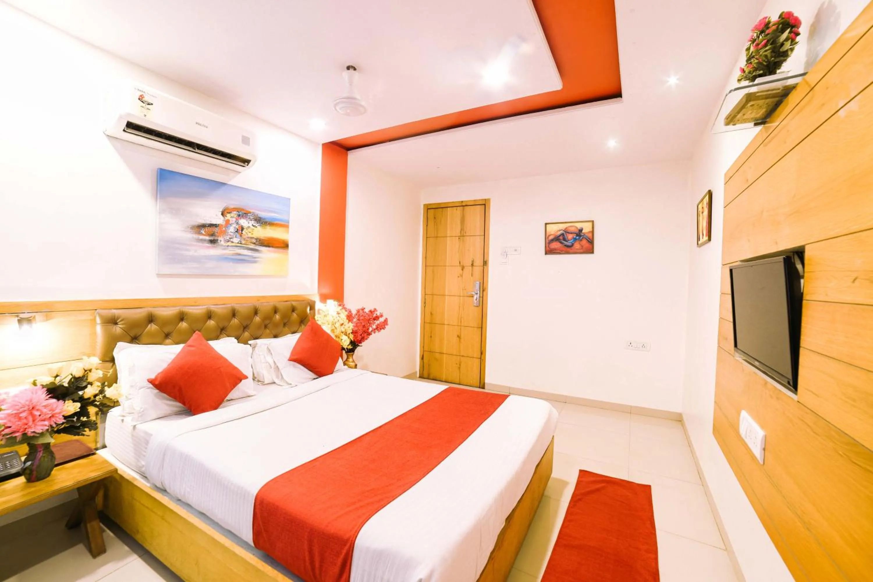 Bed in Hotel Grandeur-Near Mumbai International Airport