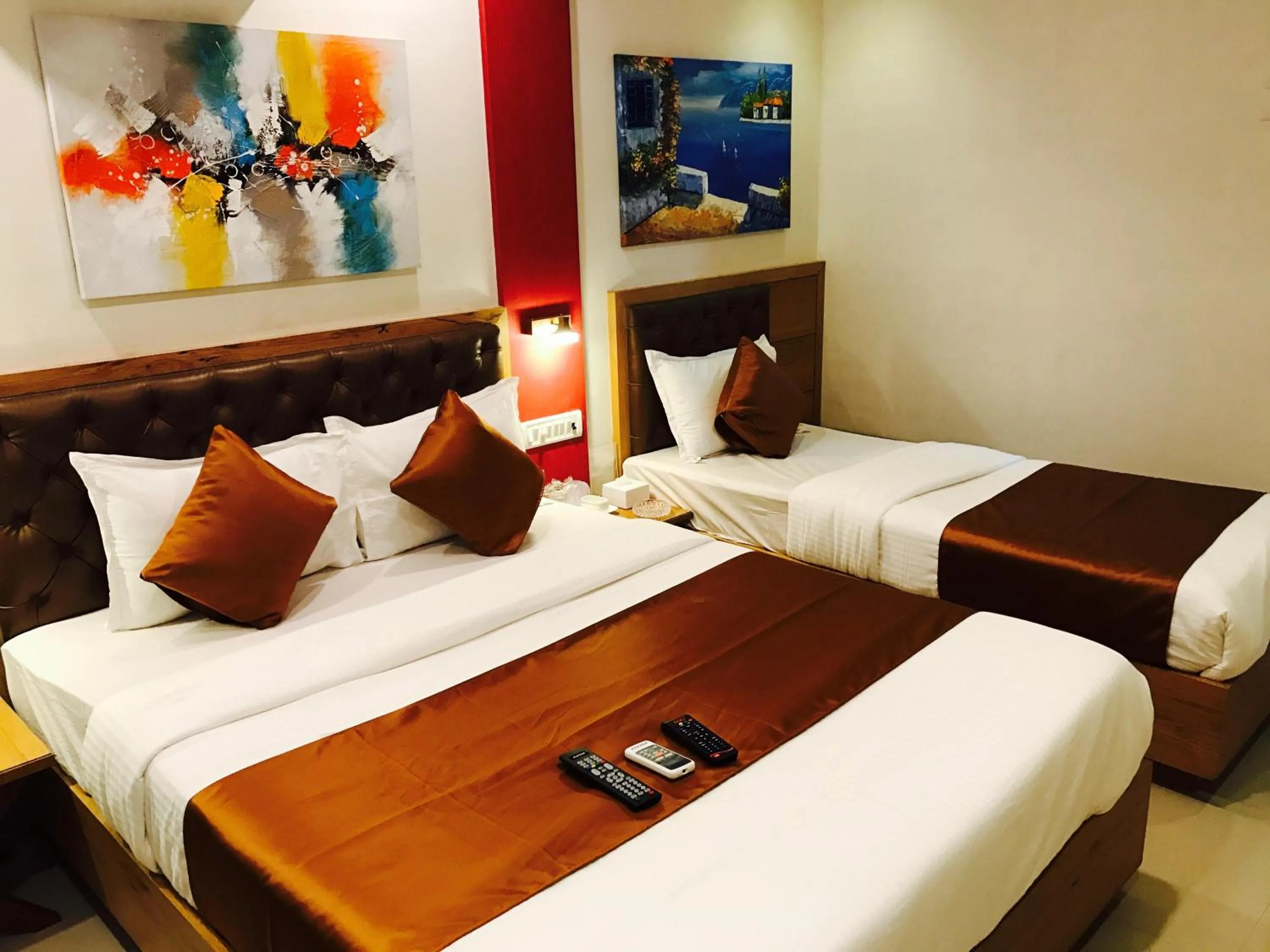 Bed in Hotel Grandeur-Near Mumbai International Airport