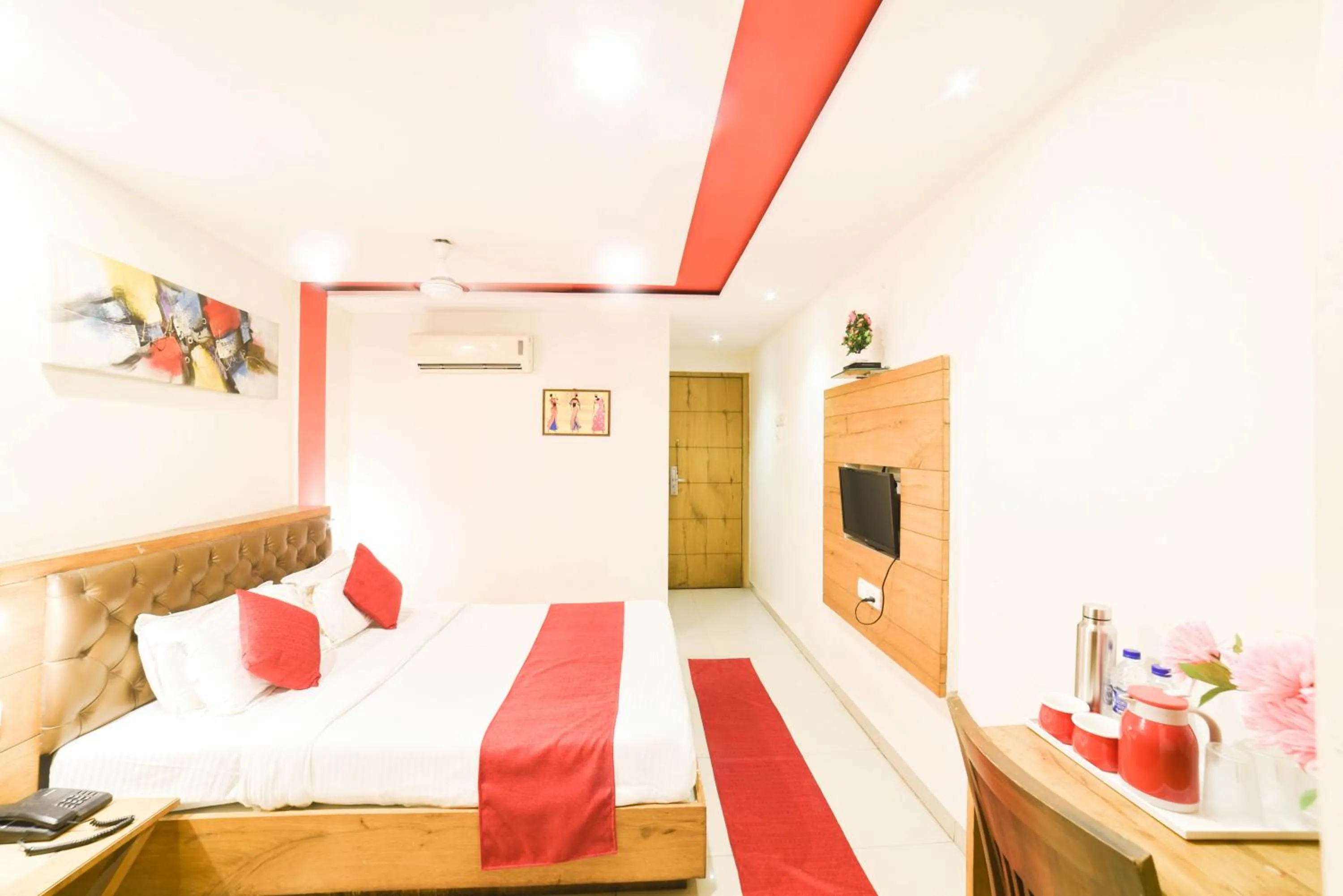 Photo of the whole room, Bed in Hotel Grandeur-Near Mumbai International Airport