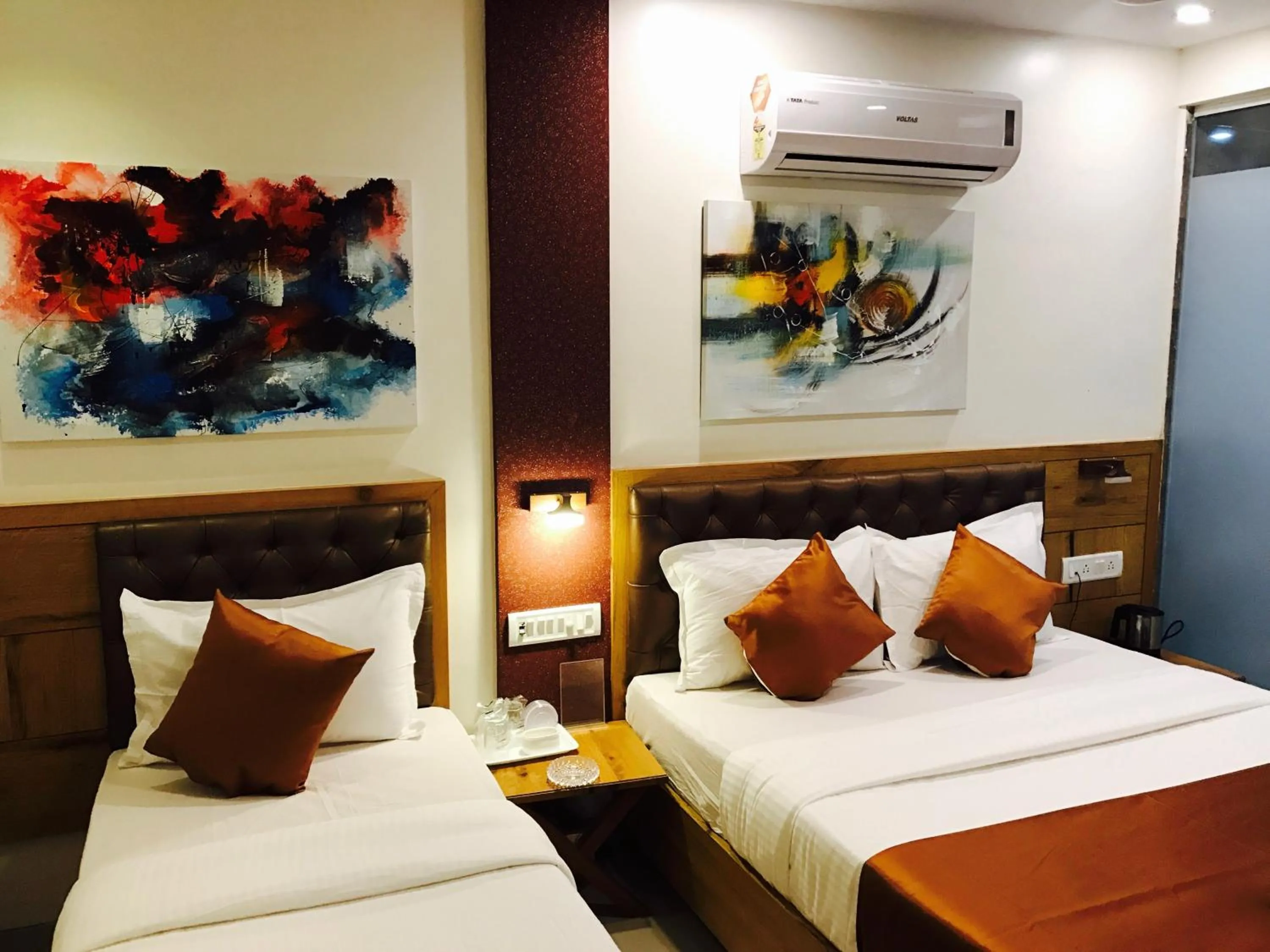 Bed in Hotel Grandeur-Near Mumbai International Airport