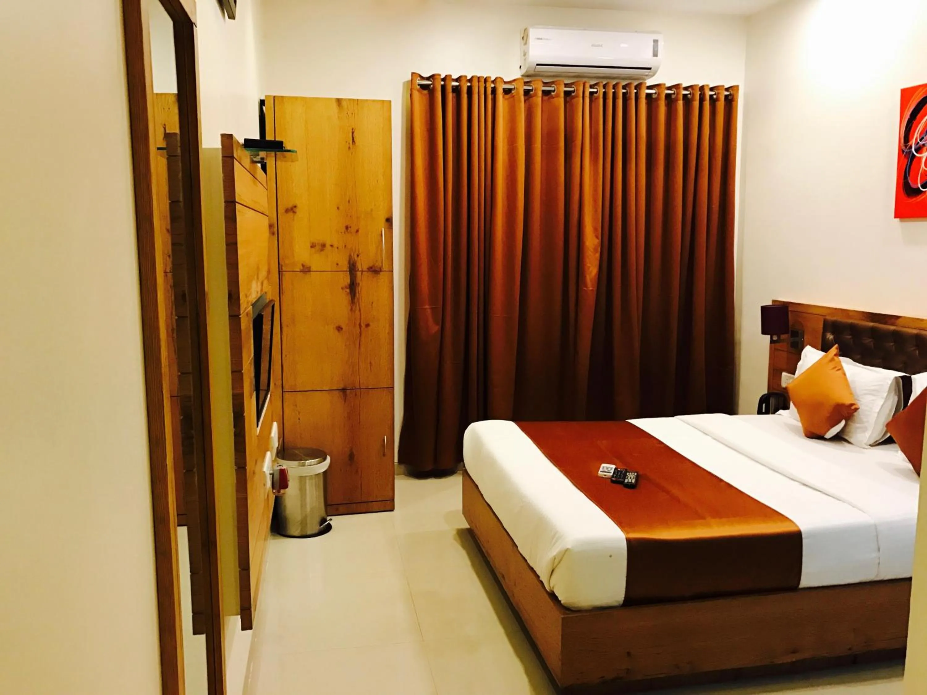 Bed in Hotel Grandeur-Near Mumbai International Airport