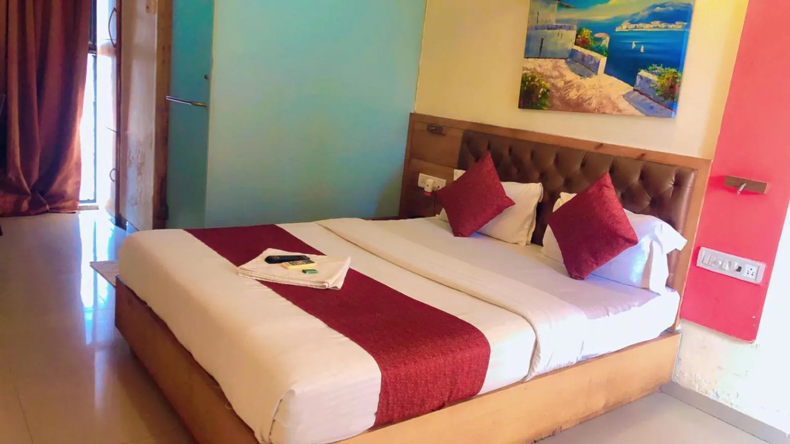 Bed in Hotel Grandeur-Near Mumbai International Airport