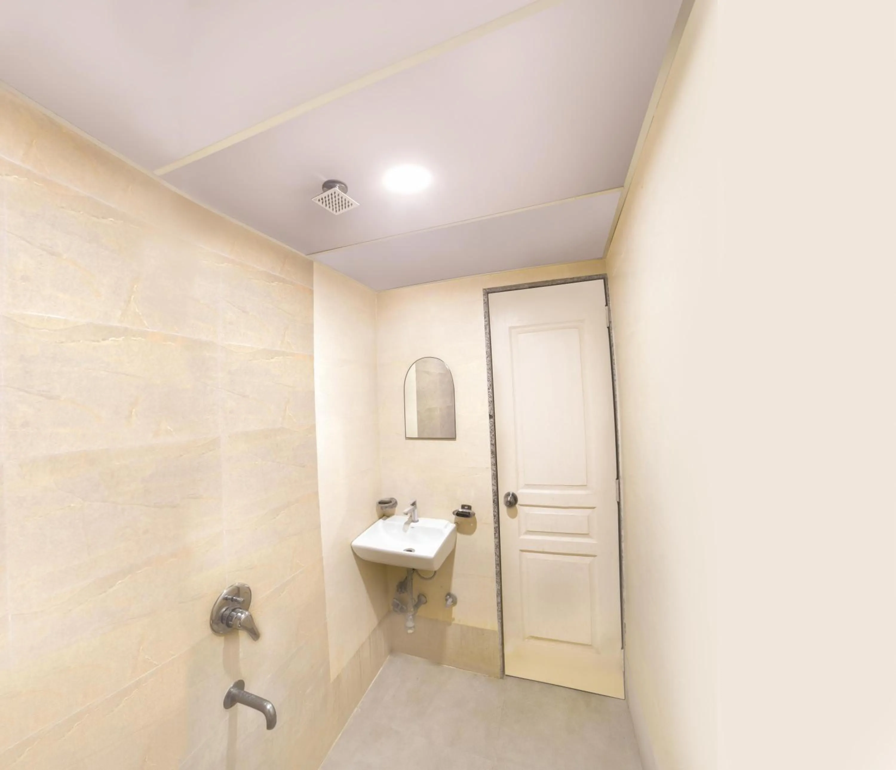 Bathroom in Hotel Grandeur-Near Mumbai International Airport