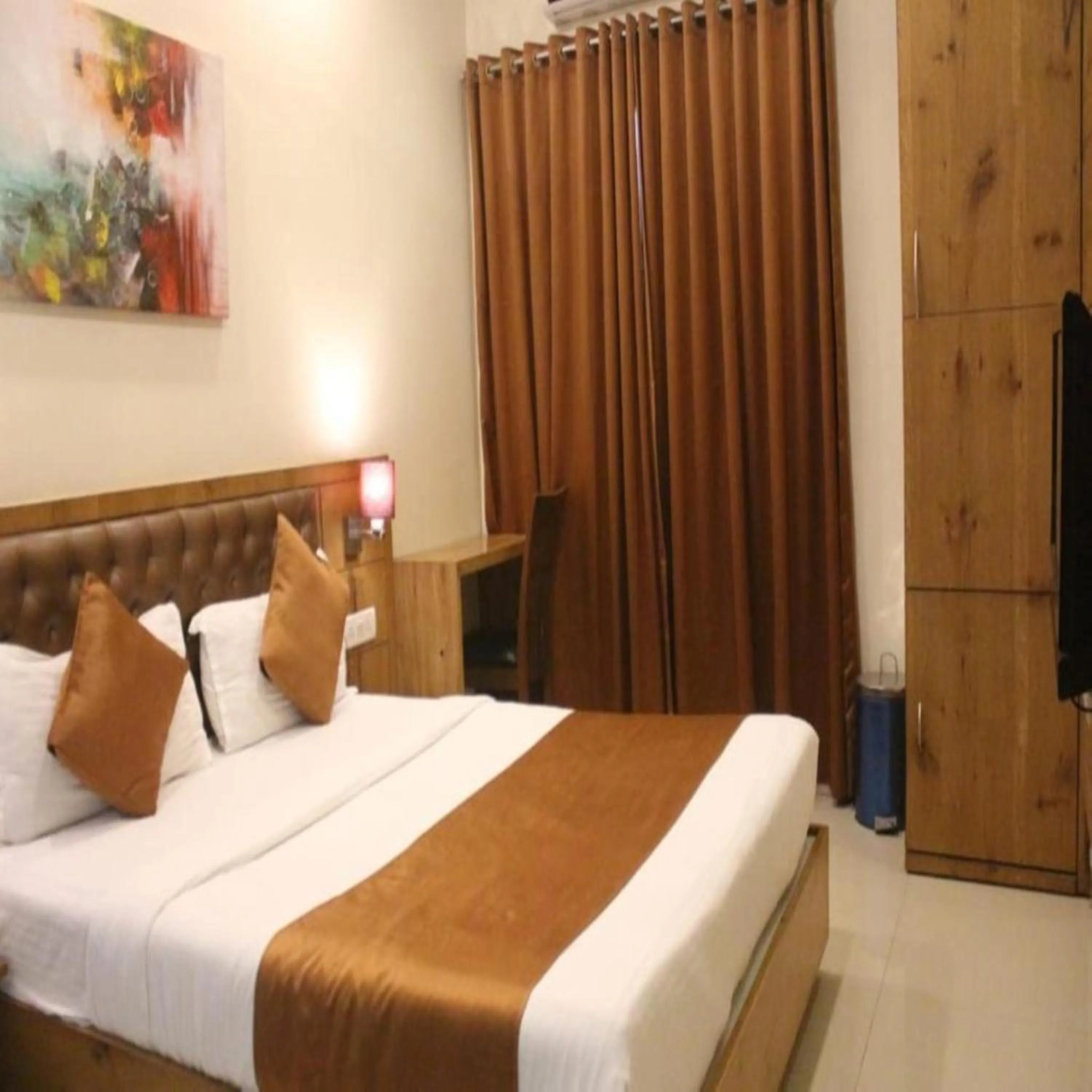 Photo of the whole room, Bed in Hotel Grandeur-Near Mumbai International Airport