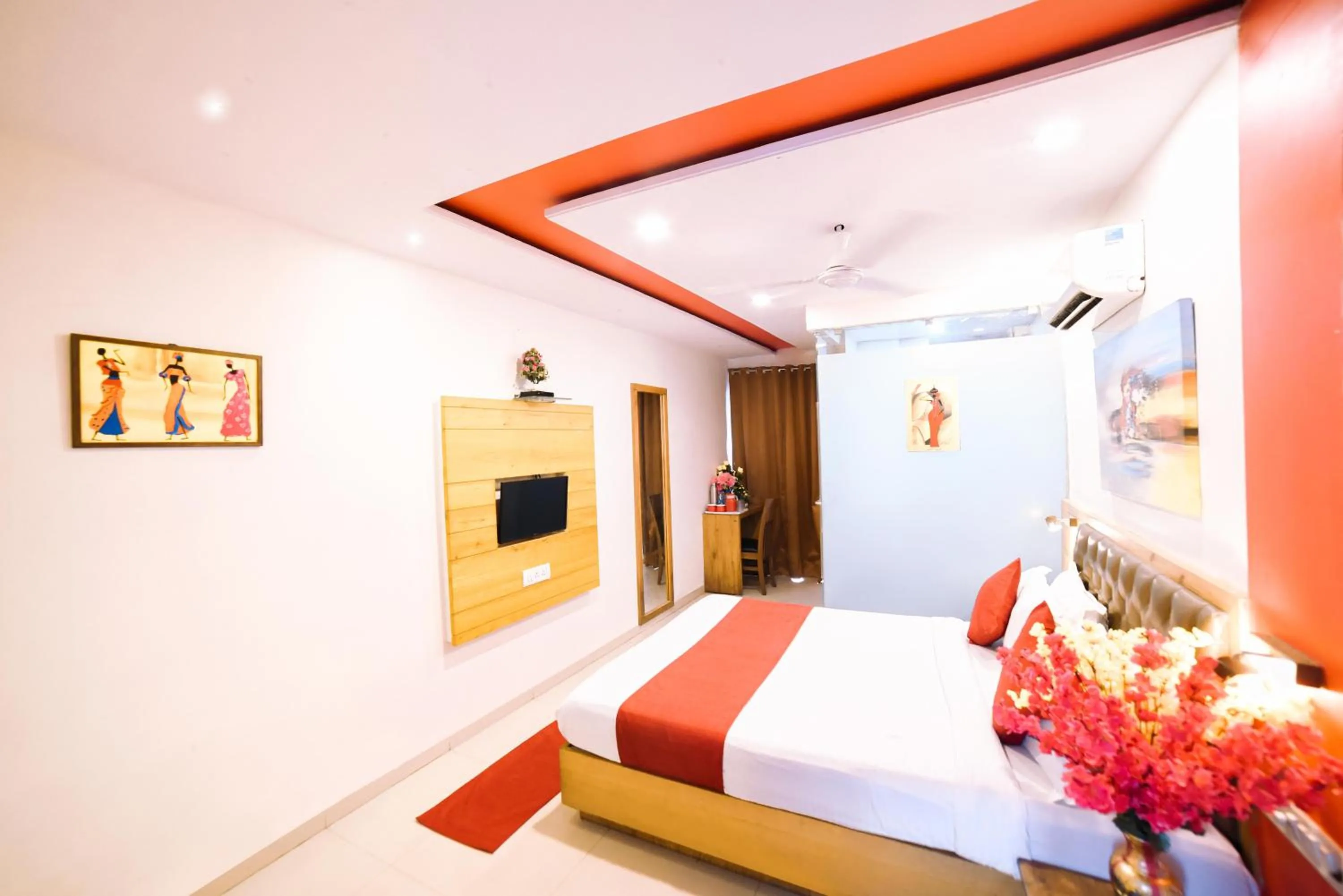 Photo of the whole room, Bed in Hotel Grandeur-Near Mumbai International Airport