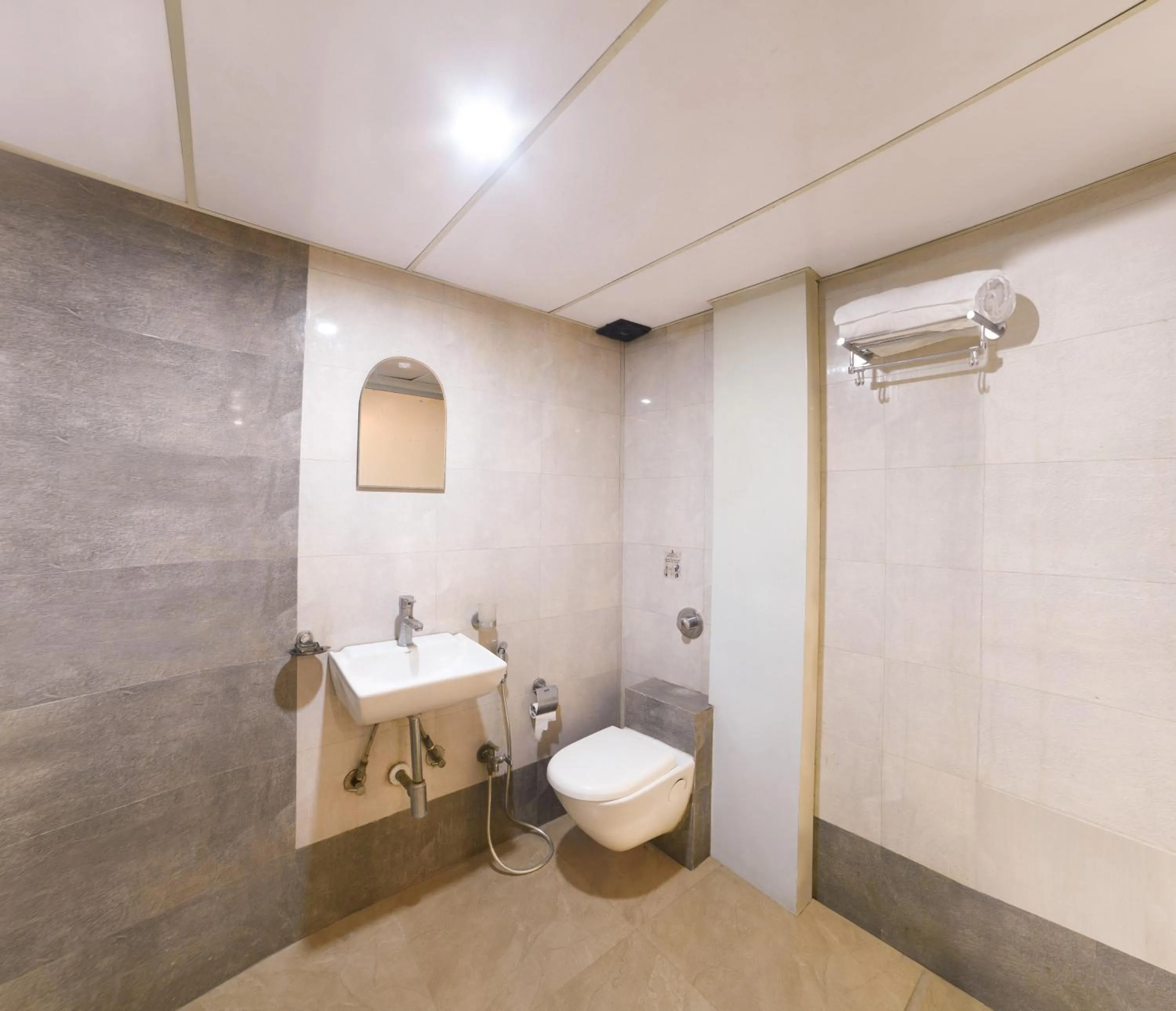 Bathroom in Hotel Grandeur-Near Mumbai International Airport