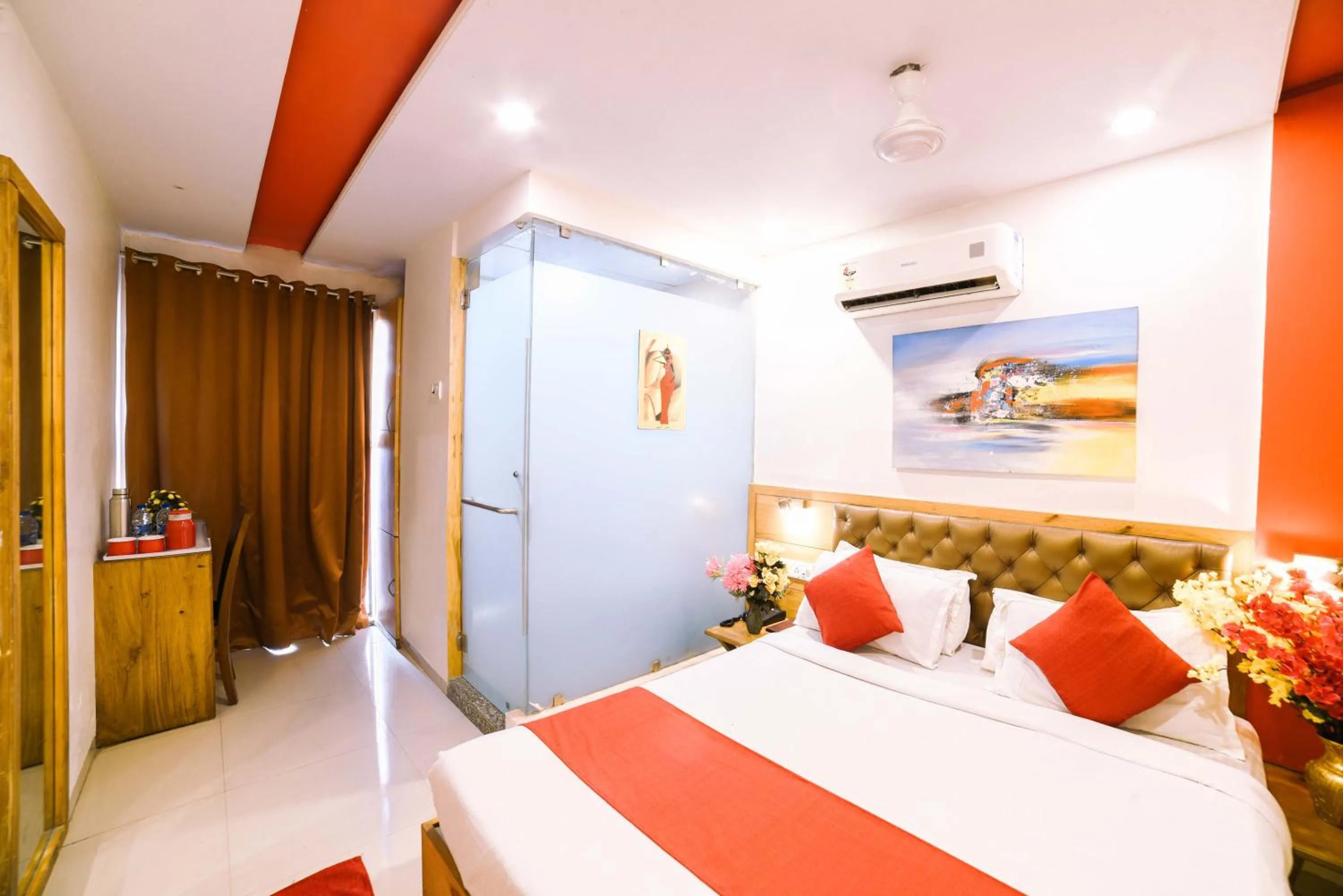 Photo of the whole room, Bed in Hotel Grandeur-Near Mumbai International Airport