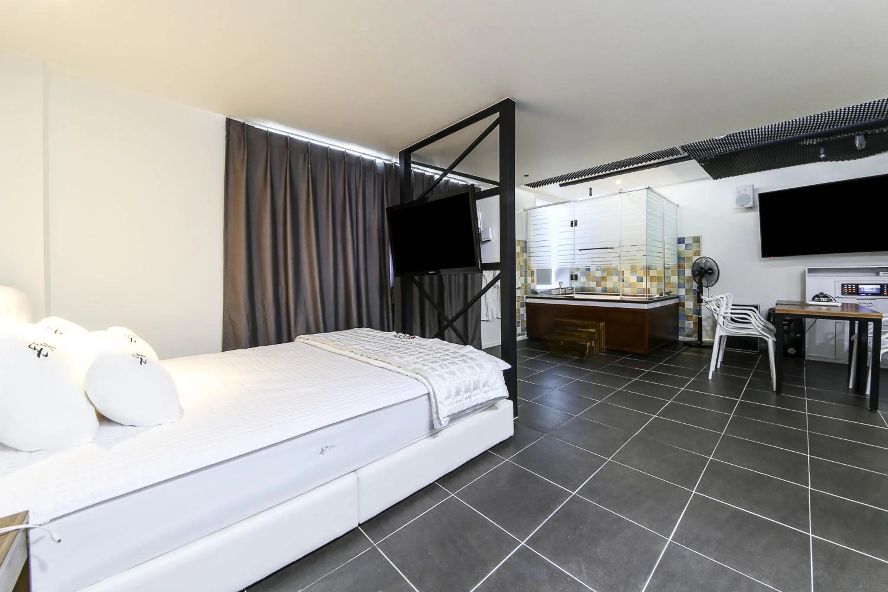 Decorative detail, Bed in Hotel Don