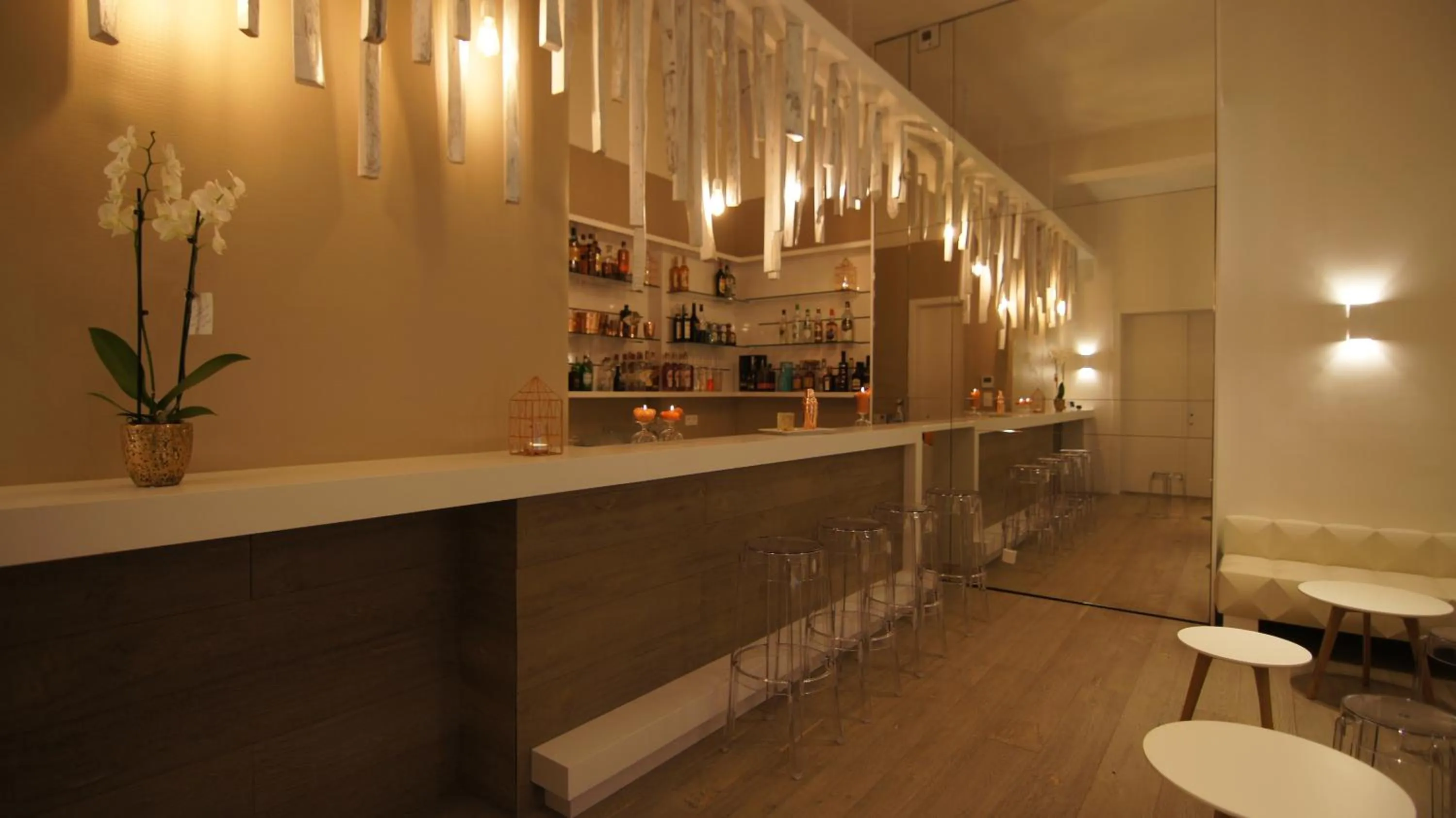 Drinks in The Hamptons Boutique Hotel