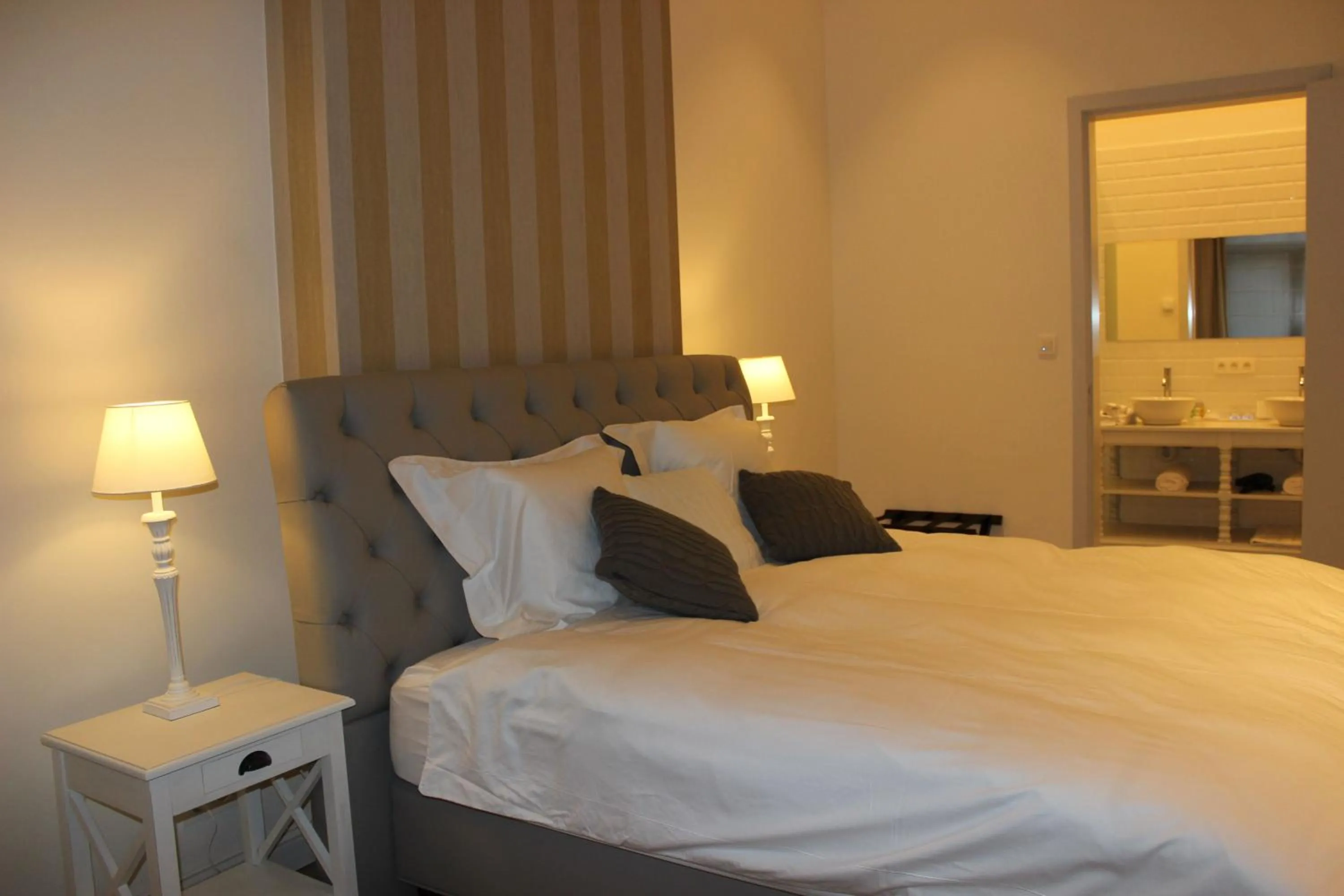 Photo of the whole room, Bed in The Hamptons Boutique Hotel