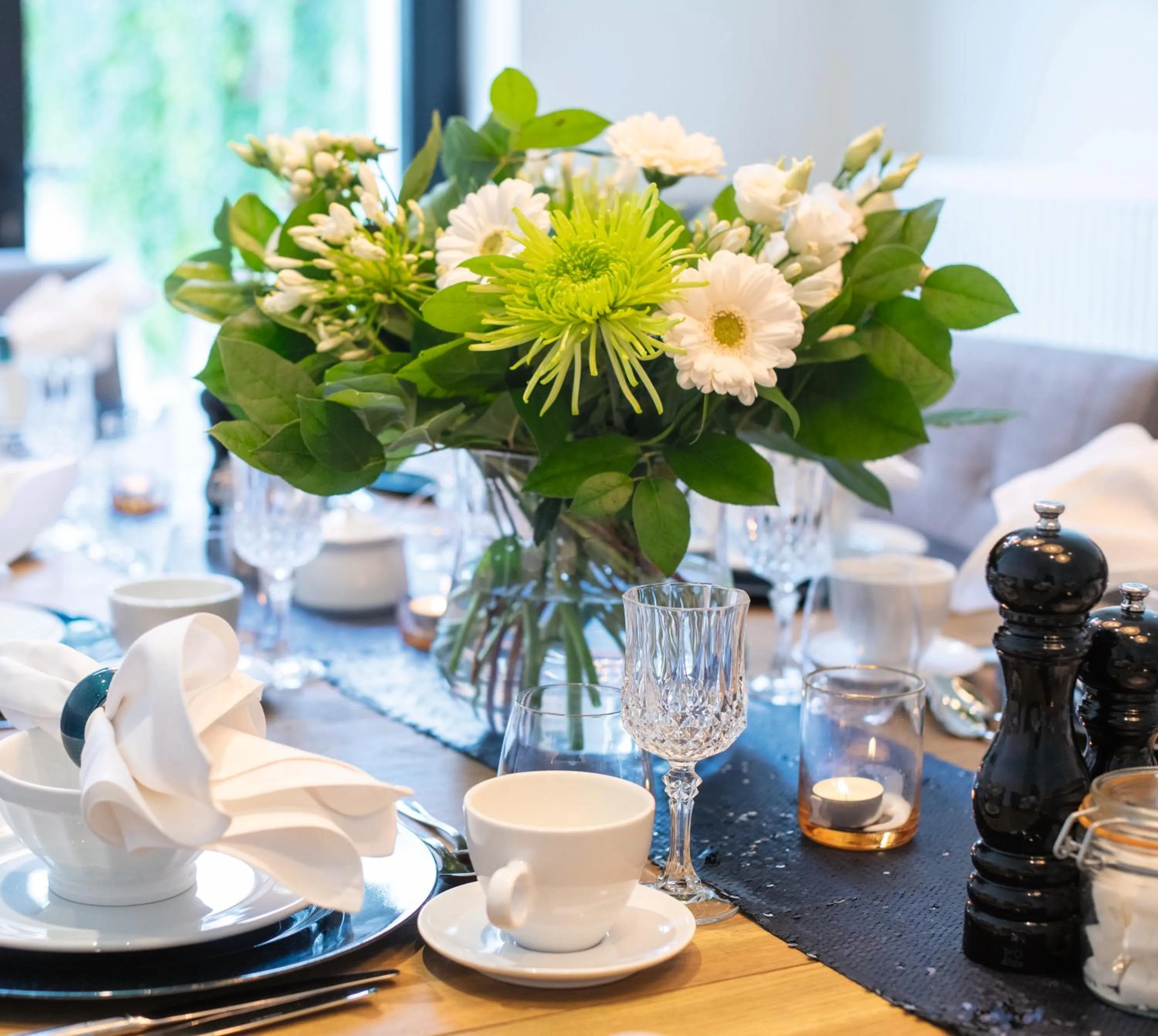 Food and drinks in The Hamptons Boutique Hotel