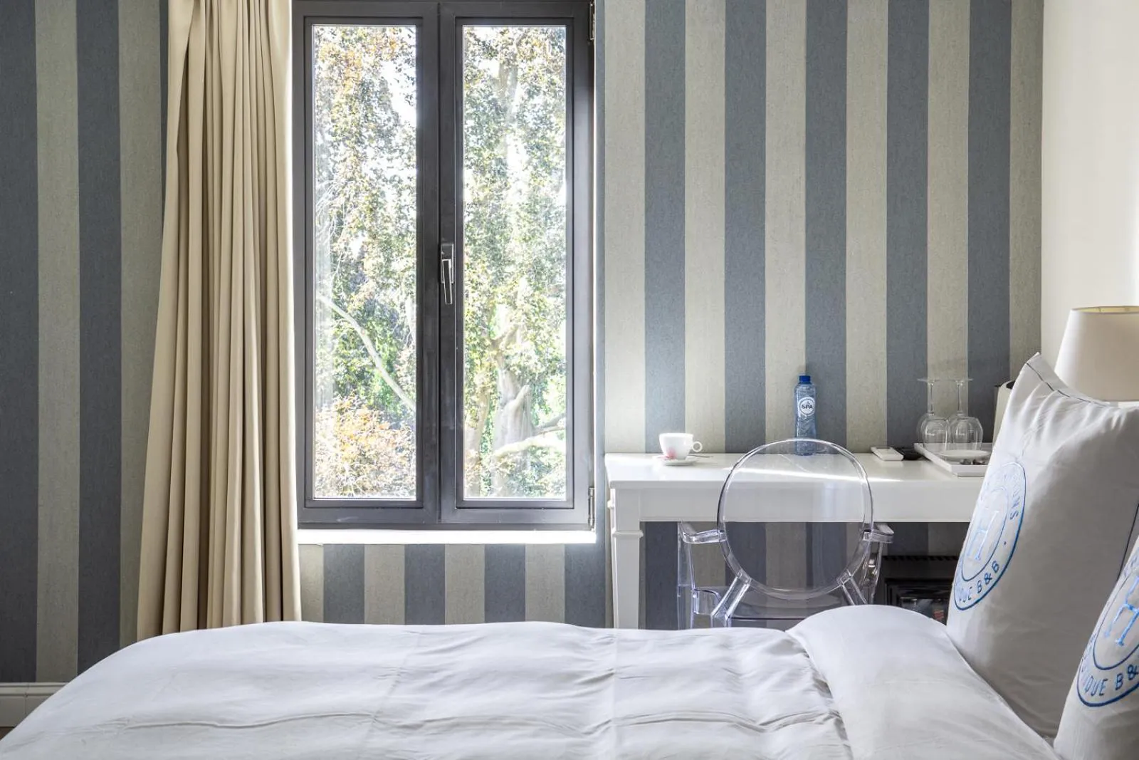 Bed in The Hamptons Boutique Hotel