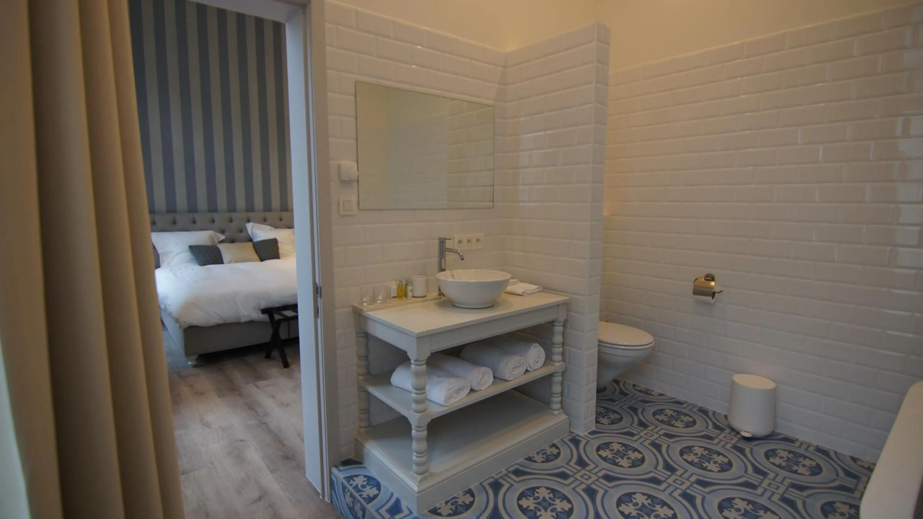 Photo of the whole room, Bed in The Hamptons Boutique Hotel