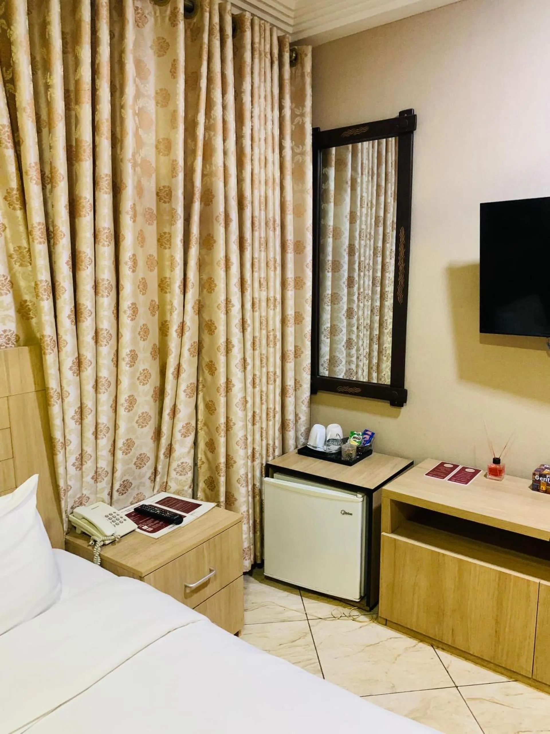 Bed in Bays Lodge, Accra