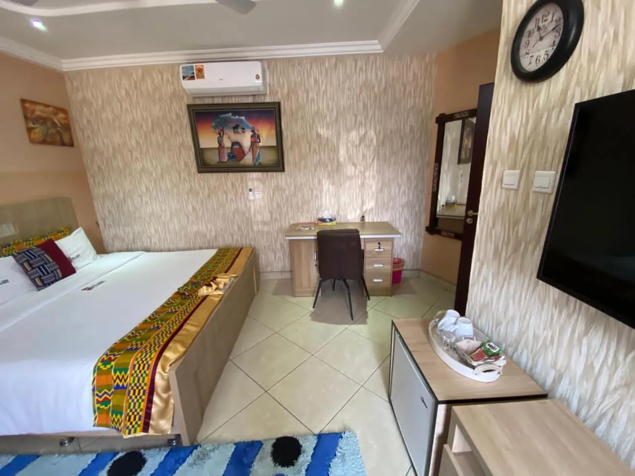 Bed in Bays Lodge, Accra