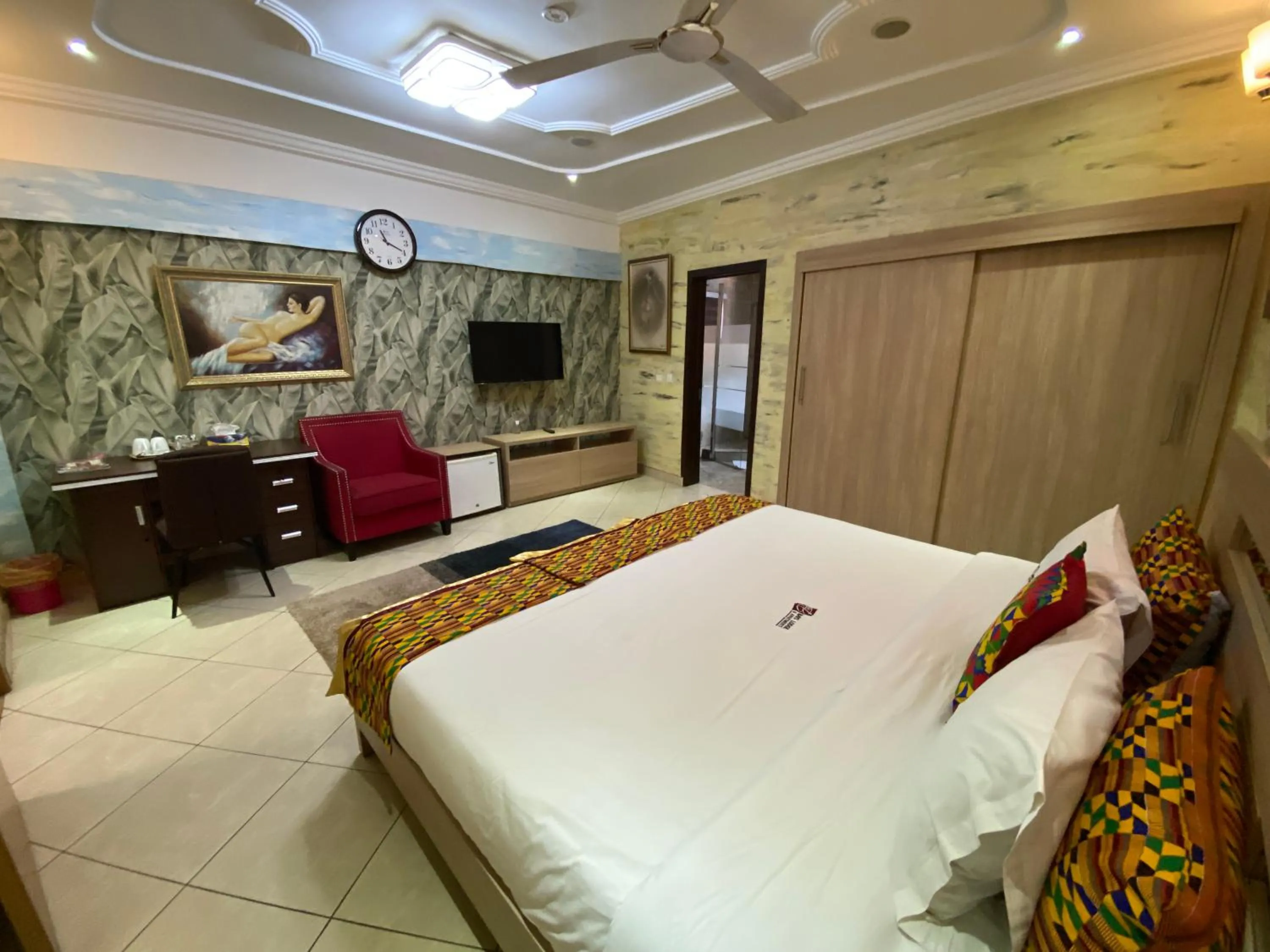 Photo of the whole room, Bed in Bays Lodge, Accra