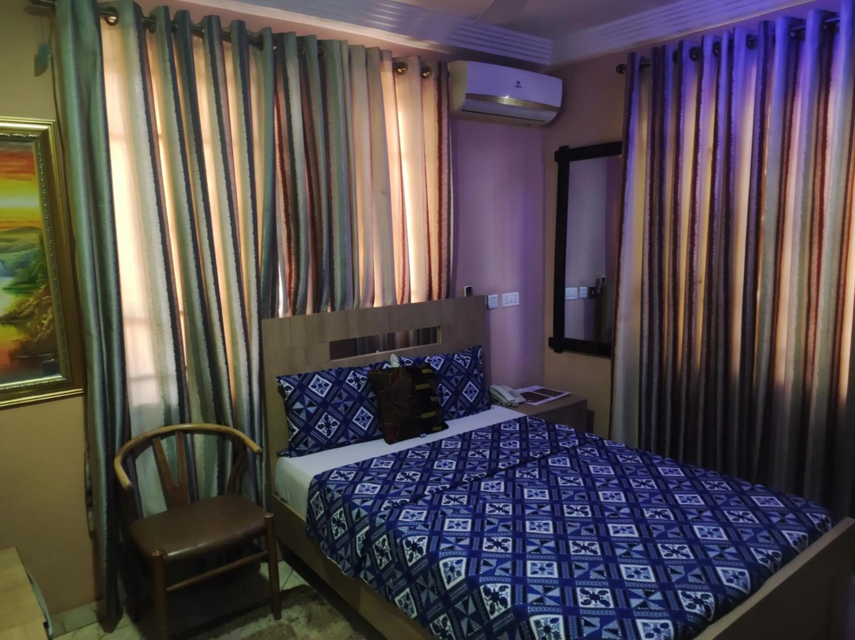 Bed in Bays Lodge, Accra