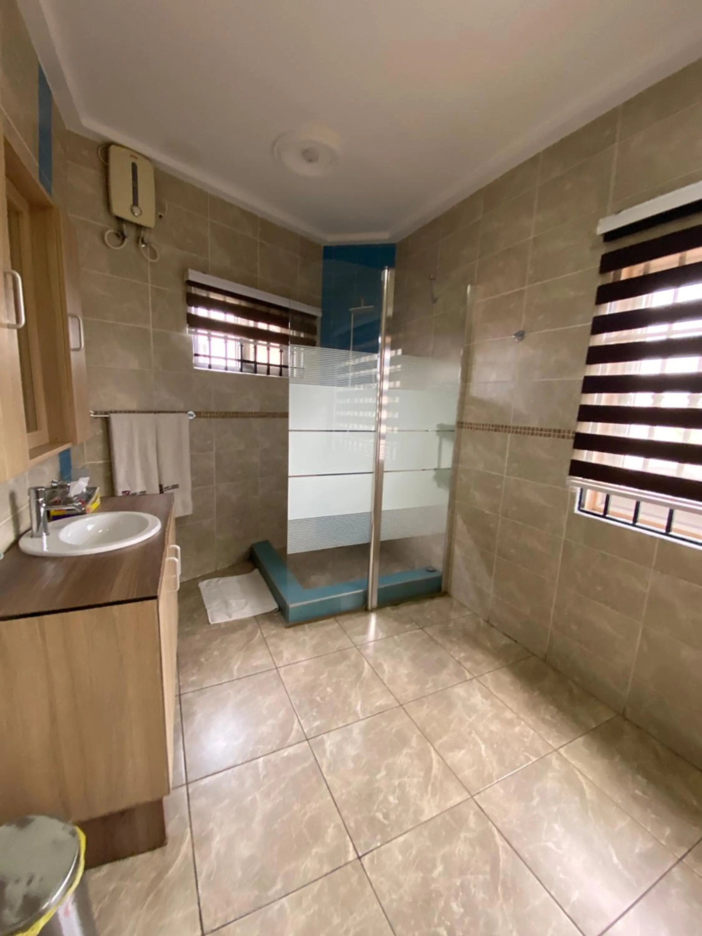 Bathroom in Bays Lodge, Accra