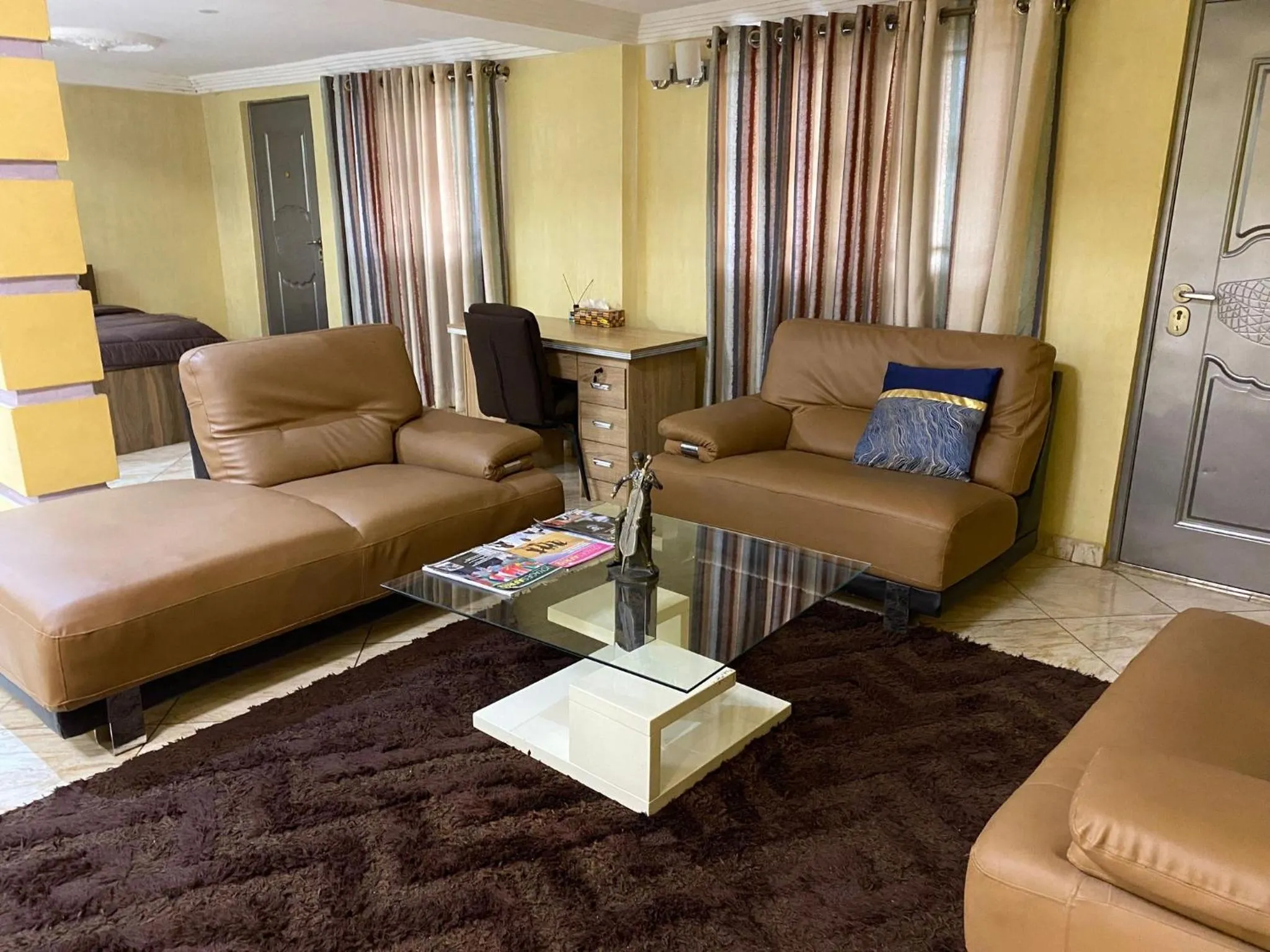 Living room in Bays Lodge, Accra